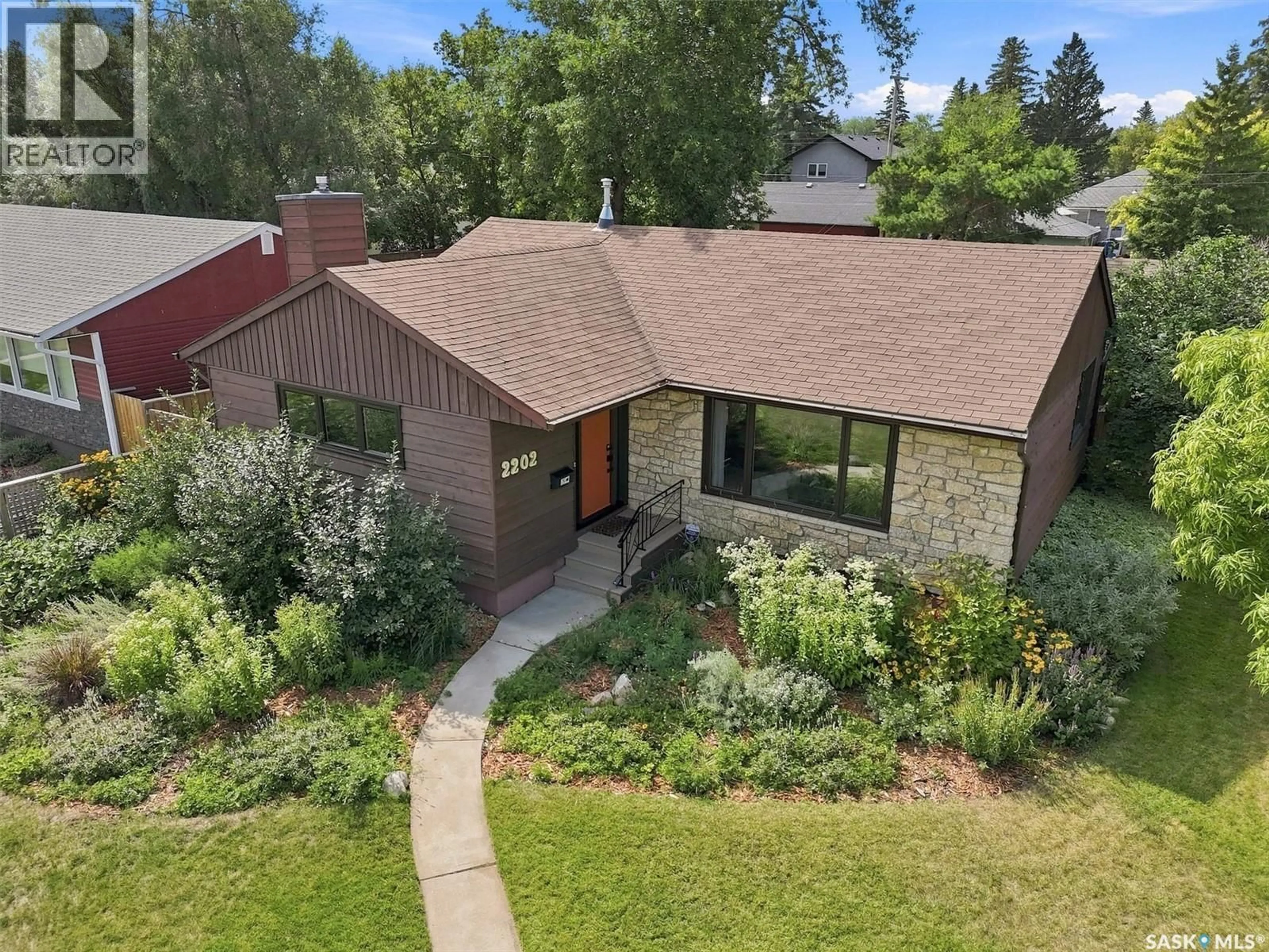 A pic from outside/outdoor area/front of a property/back of a property/a pic from drone, street for 2202 ALBERT AVENUE, Saskatoon Saskatchewan S7J1K2