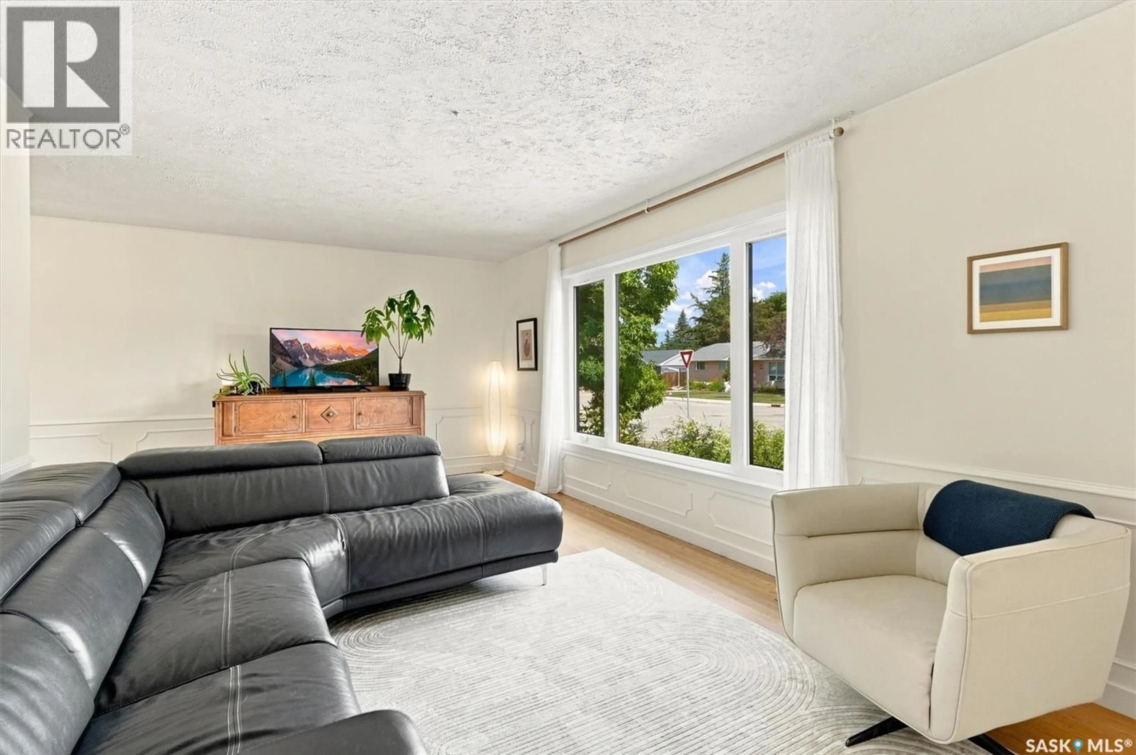 Living room with furniture, unknown for 2202 ALBERT AVENUE, Saskatoon Saskatchewan S7J1K2