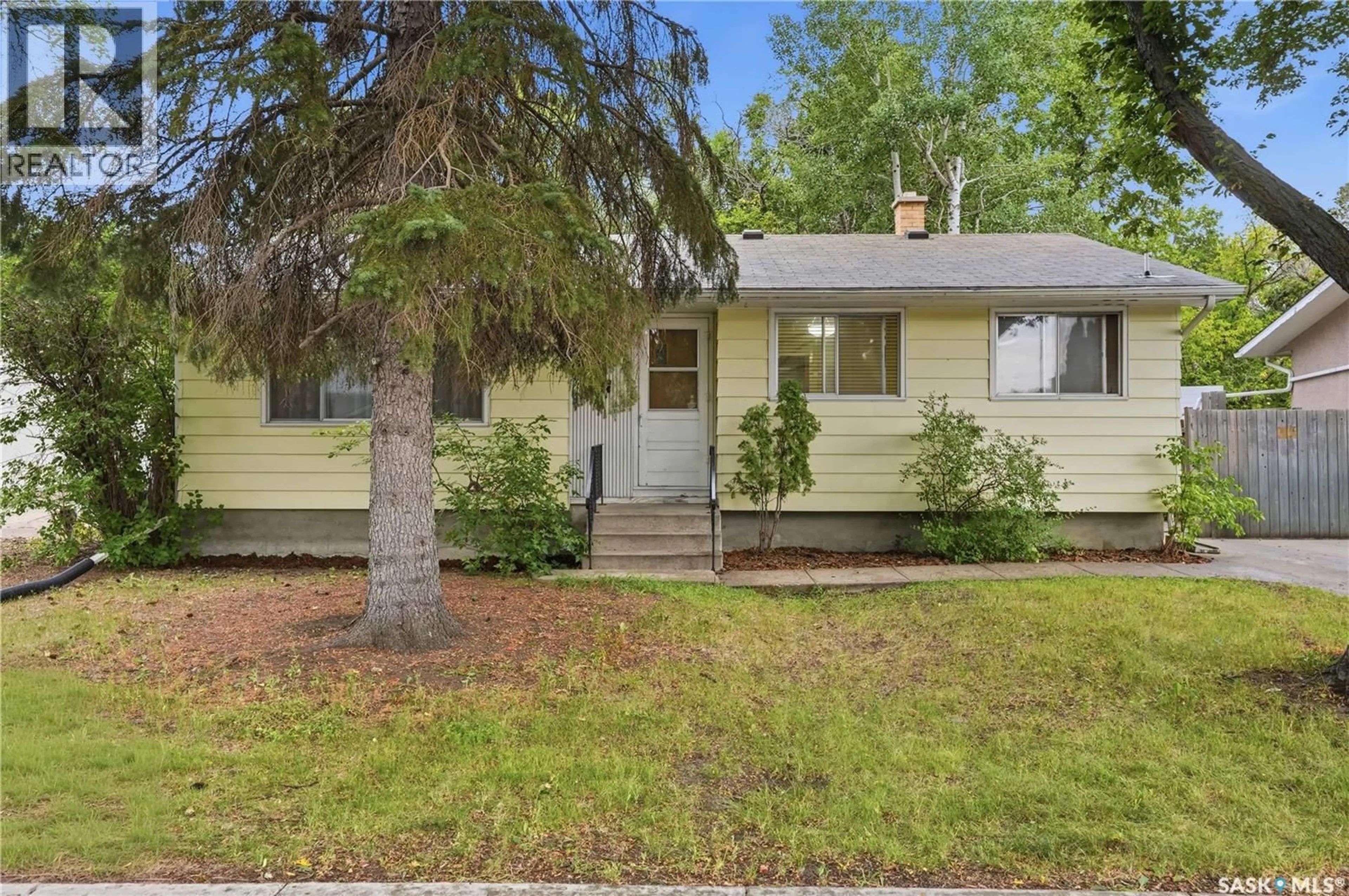 Home with vinyl exterior material, street for 129 CAMERON CRESCENT, Regina Saskatchewan S4S2X3