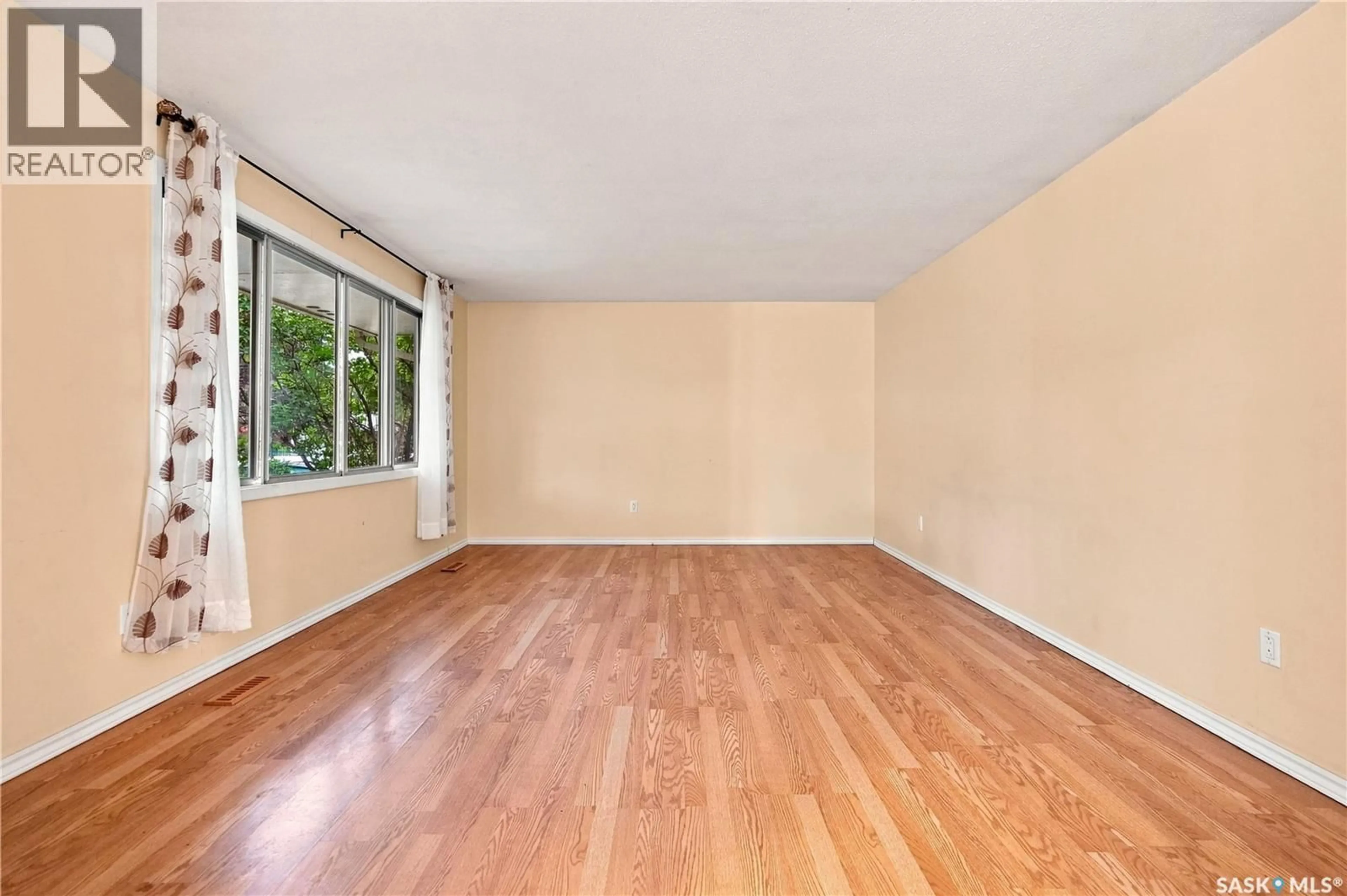 A pic of a room for 129 CAMERON CRESCENT, Regina Saskatchewan S4S2X3