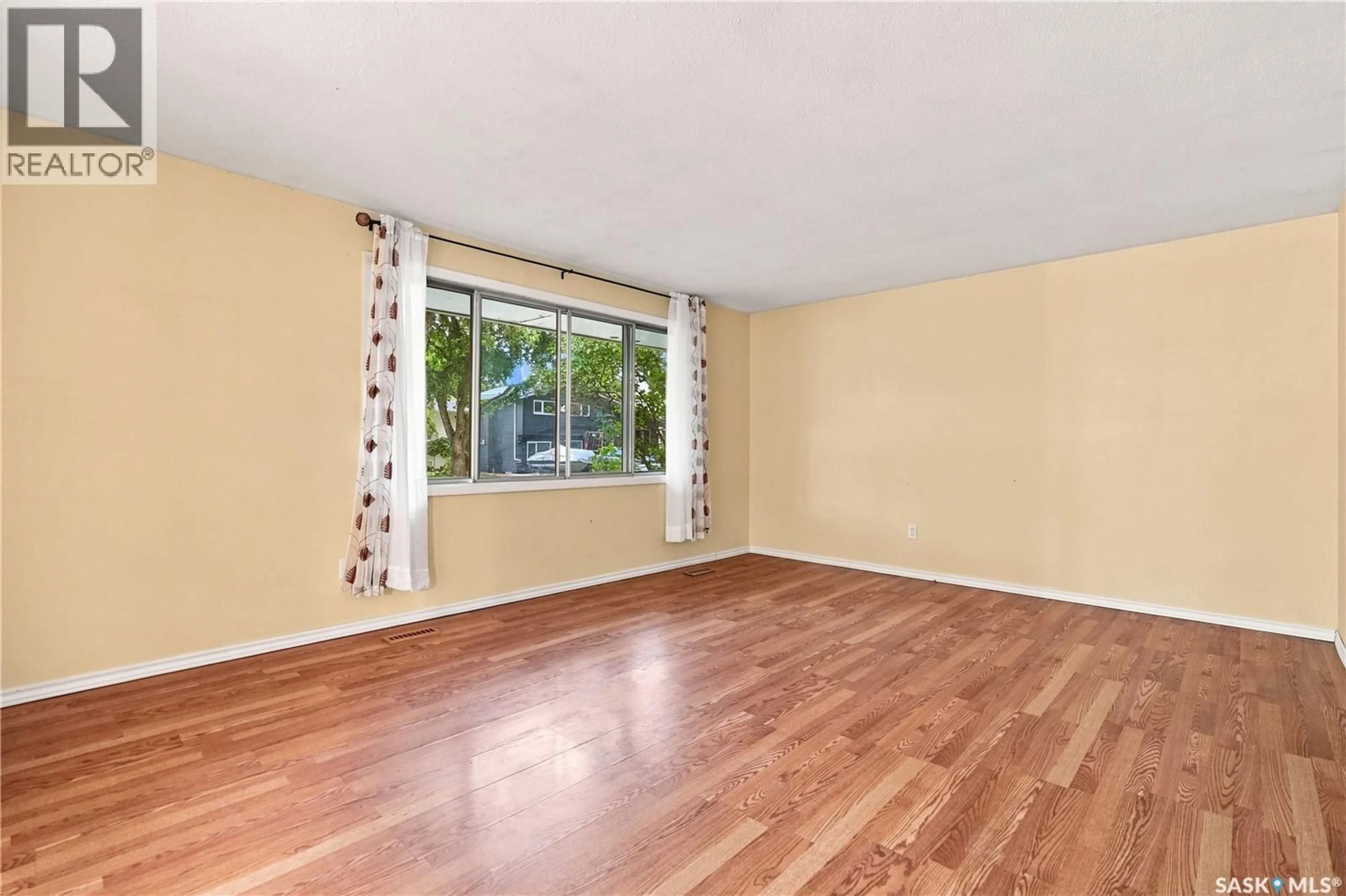 A pic of a room for 129 CAMERON CRESCENT, Regina Saskatchewan S4S2X3