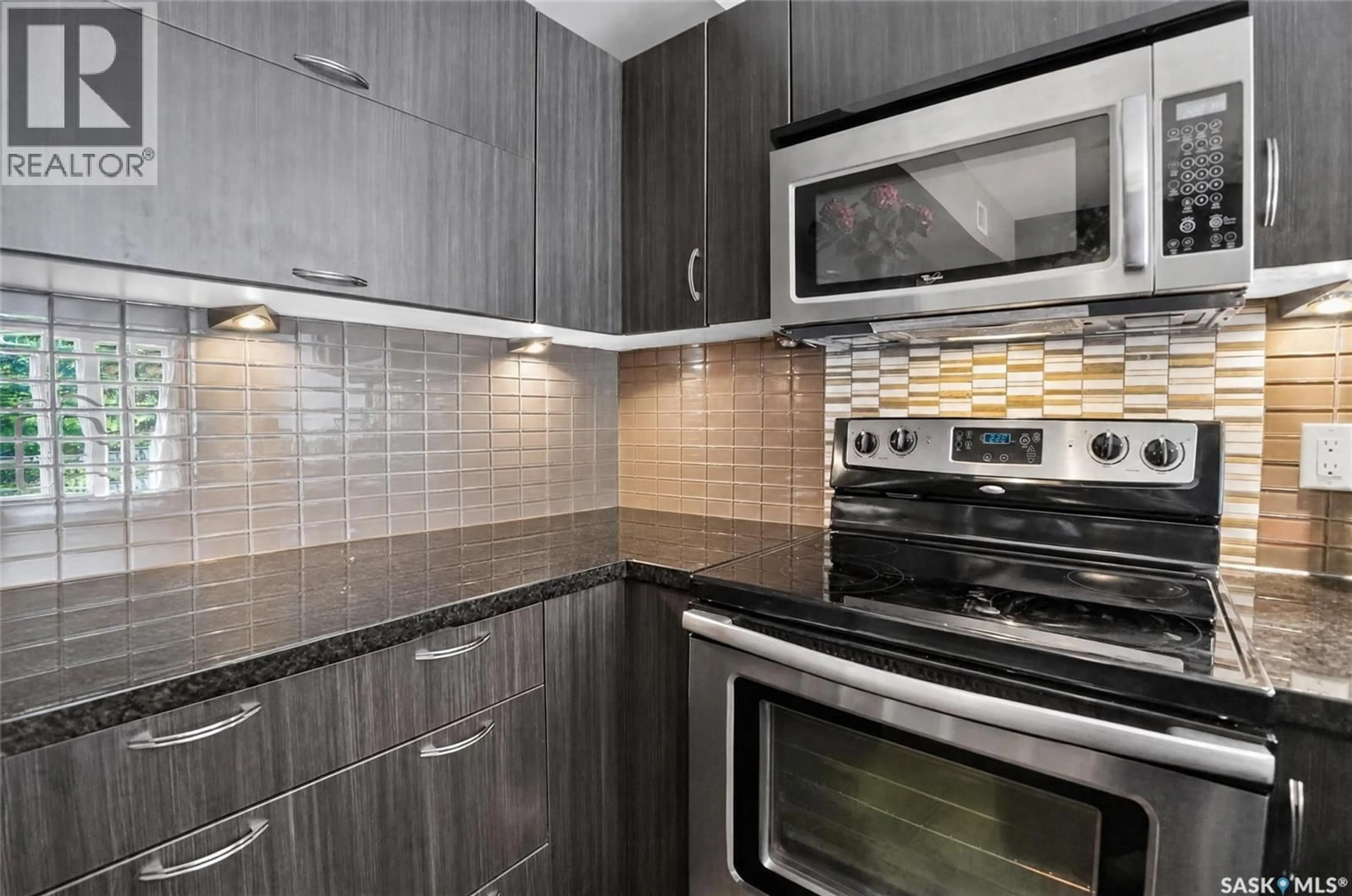 Standard kitchen, ceramic/tile floor for E - 302 721 8TH STREET, Saskatoon Saskatchewan S7H0R4
