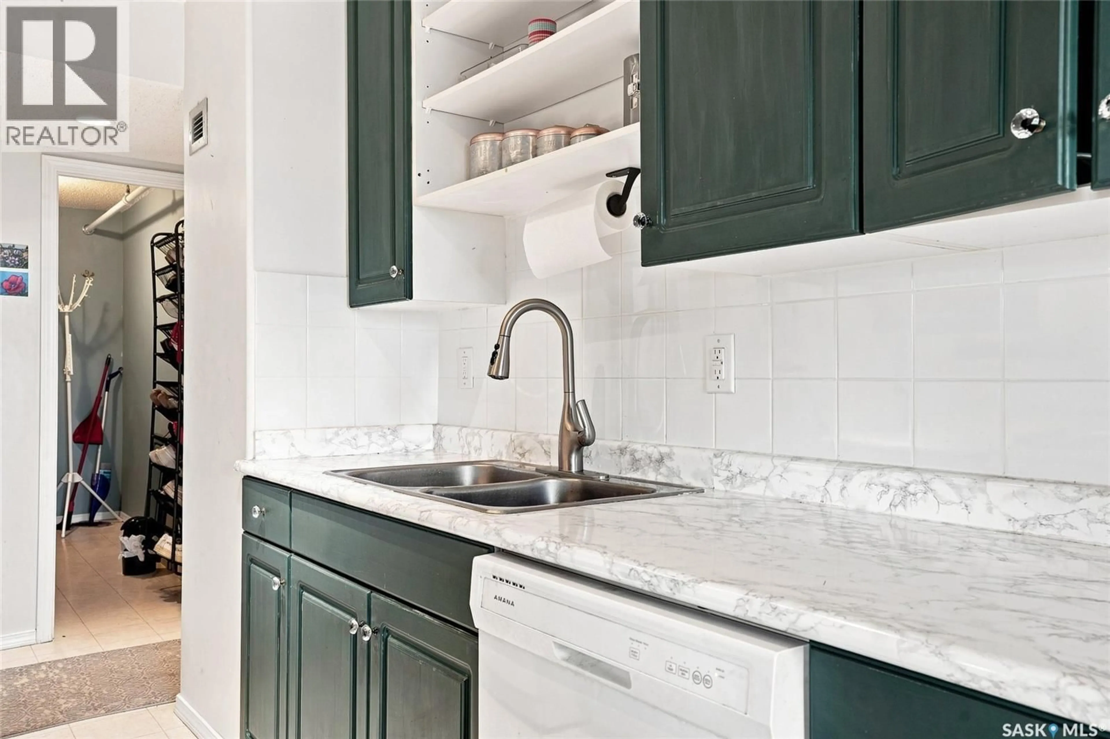 Contemporary kitchen, ceramic/tile floor for 717 - 702 VICTORIA AVENUE, Saskatoon Saskatchewan S7N2T5