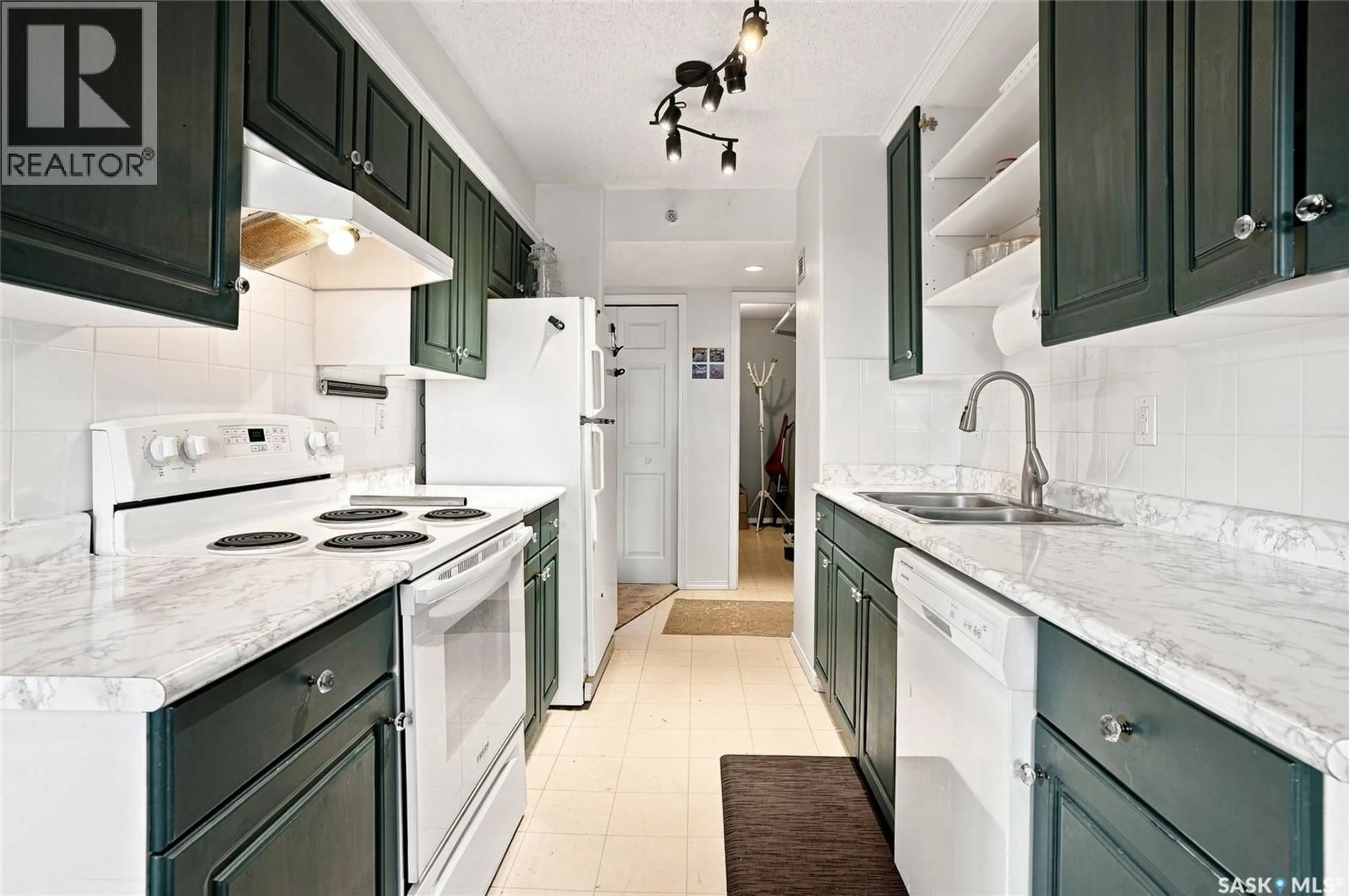 Standard kitchen, ceramic/tile floor for 717 - 702 VICTORIA AVENUE, Saskatoon Saskatchewan S7N2T5