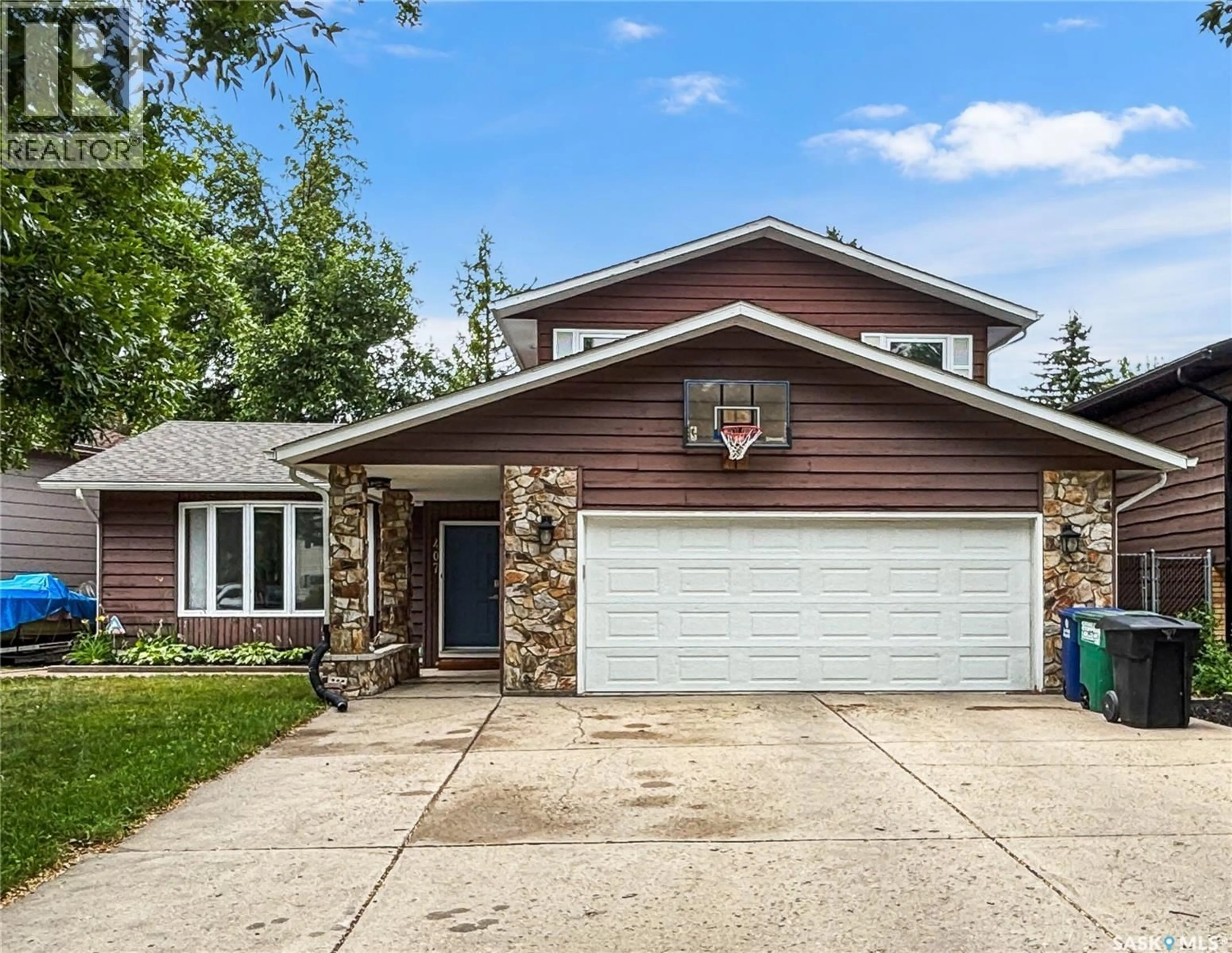 Home with vinyl exterior material, street for 407 CHITEK CRESCENT, Saskatoon Saskatchewan S7K5C1