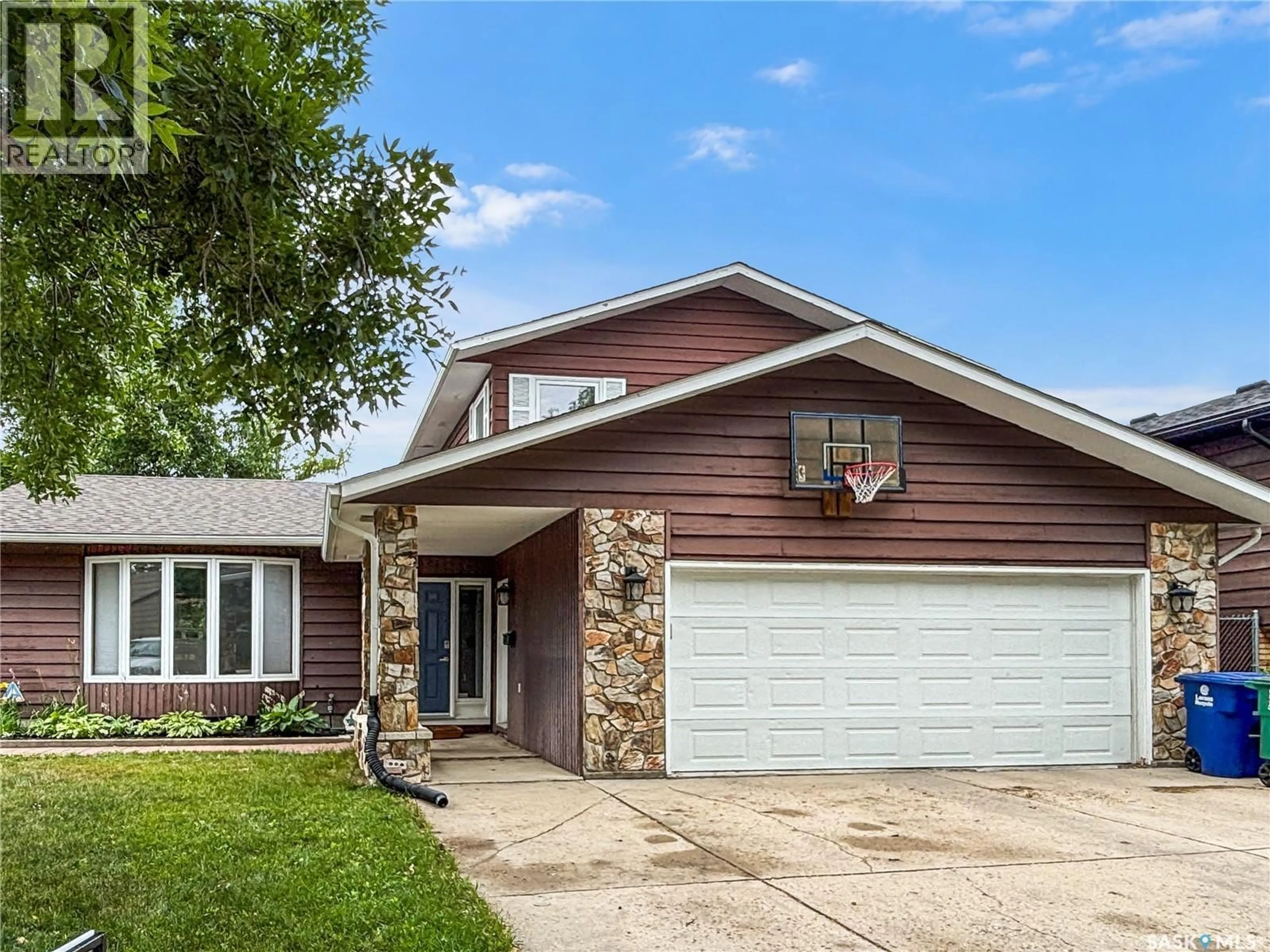 Home with vinyl exterior material, street for 407 CHITEK CRESCENT, Saskatoon Saskatchewan S7K5C1