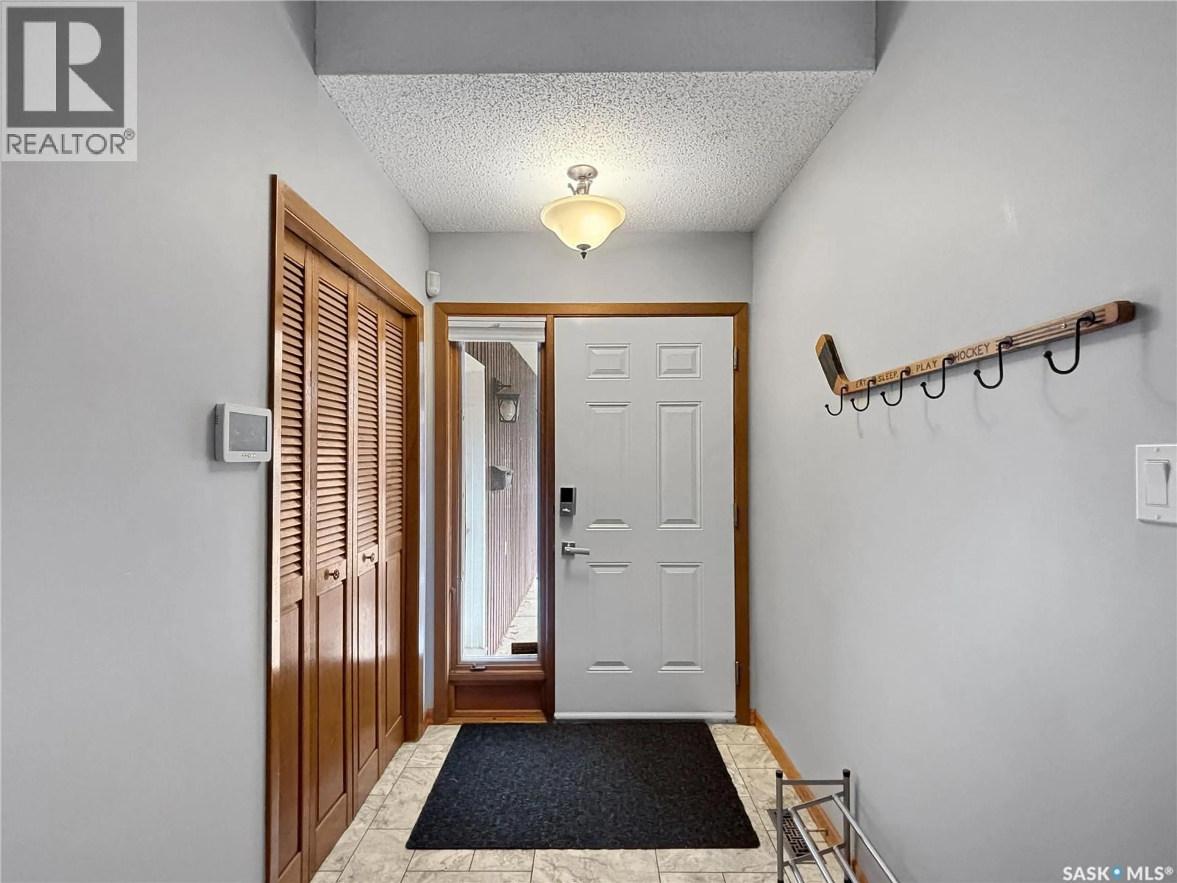 Indoor entryway for 407 CHITEK CRESCENT, Saskatoon Saskatchewan S7K5C1