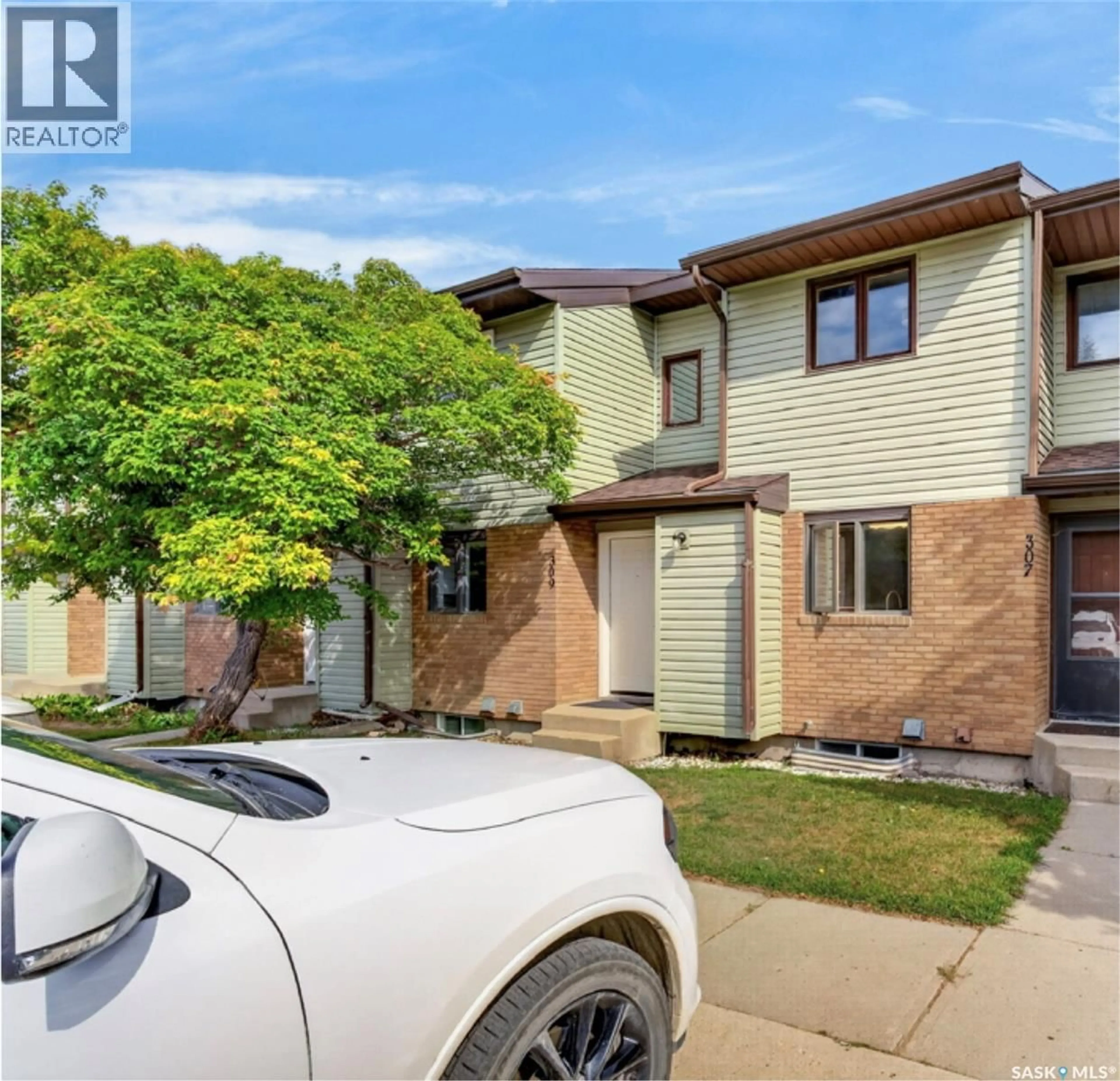 A pic from outside/outdoor area/front of a property/back of a property/a pic from drone, street for 309 7TH AVENUE, Humboldt Saskatchewan S0K2A0