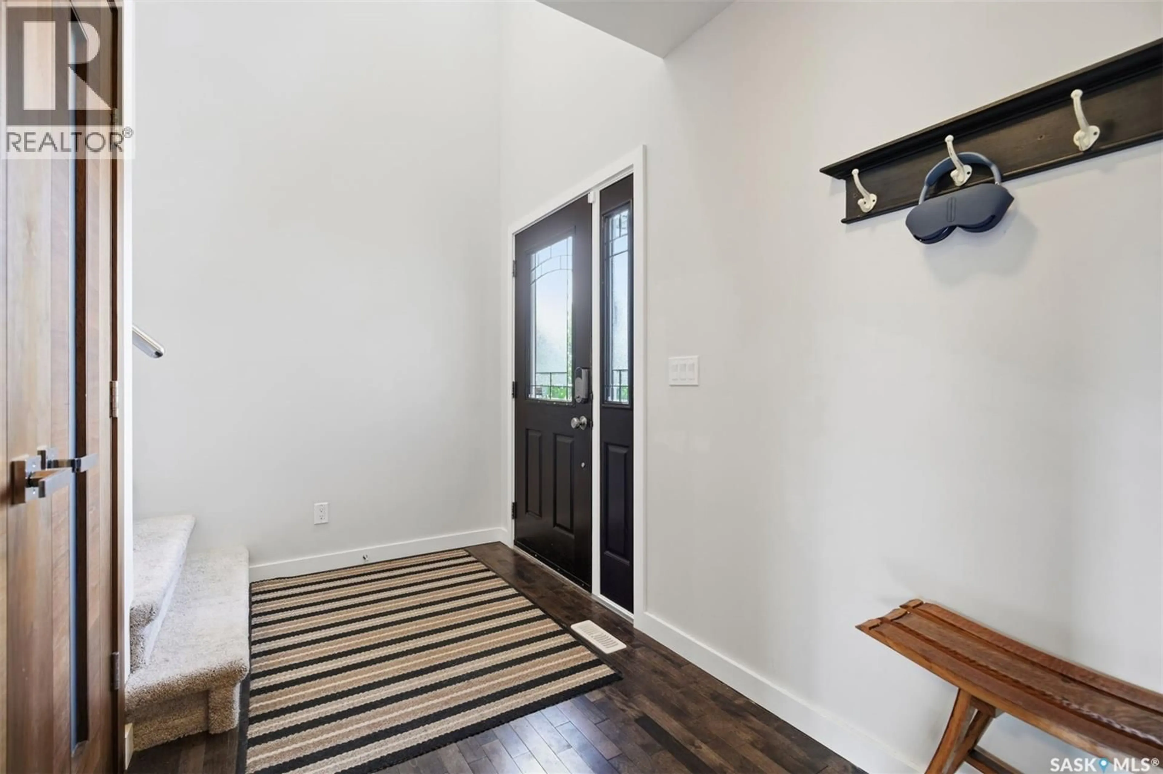 Indoor entryway for 422 PICHLER CRESCENT, Saskatoon Saskatchewan S7V0G3