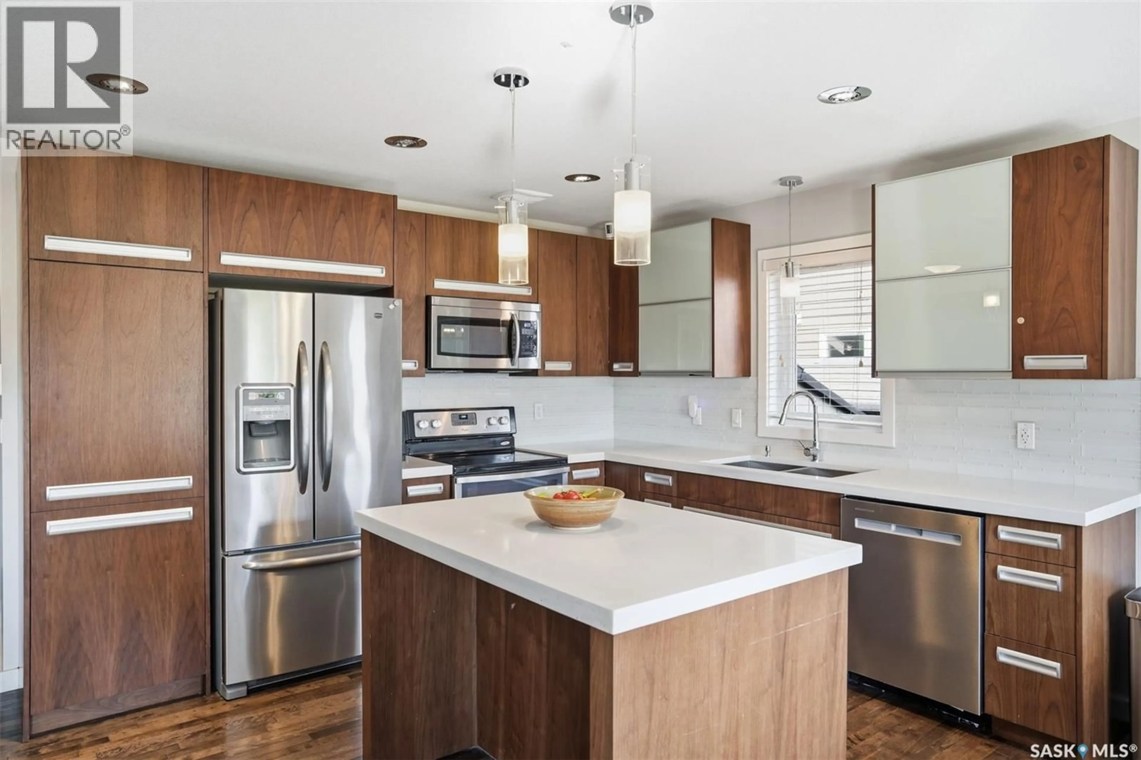 Open concept kitchen, unknown for 422 PICHLER CRESCENT, Saskatoon Saskatchewan S7V0G3