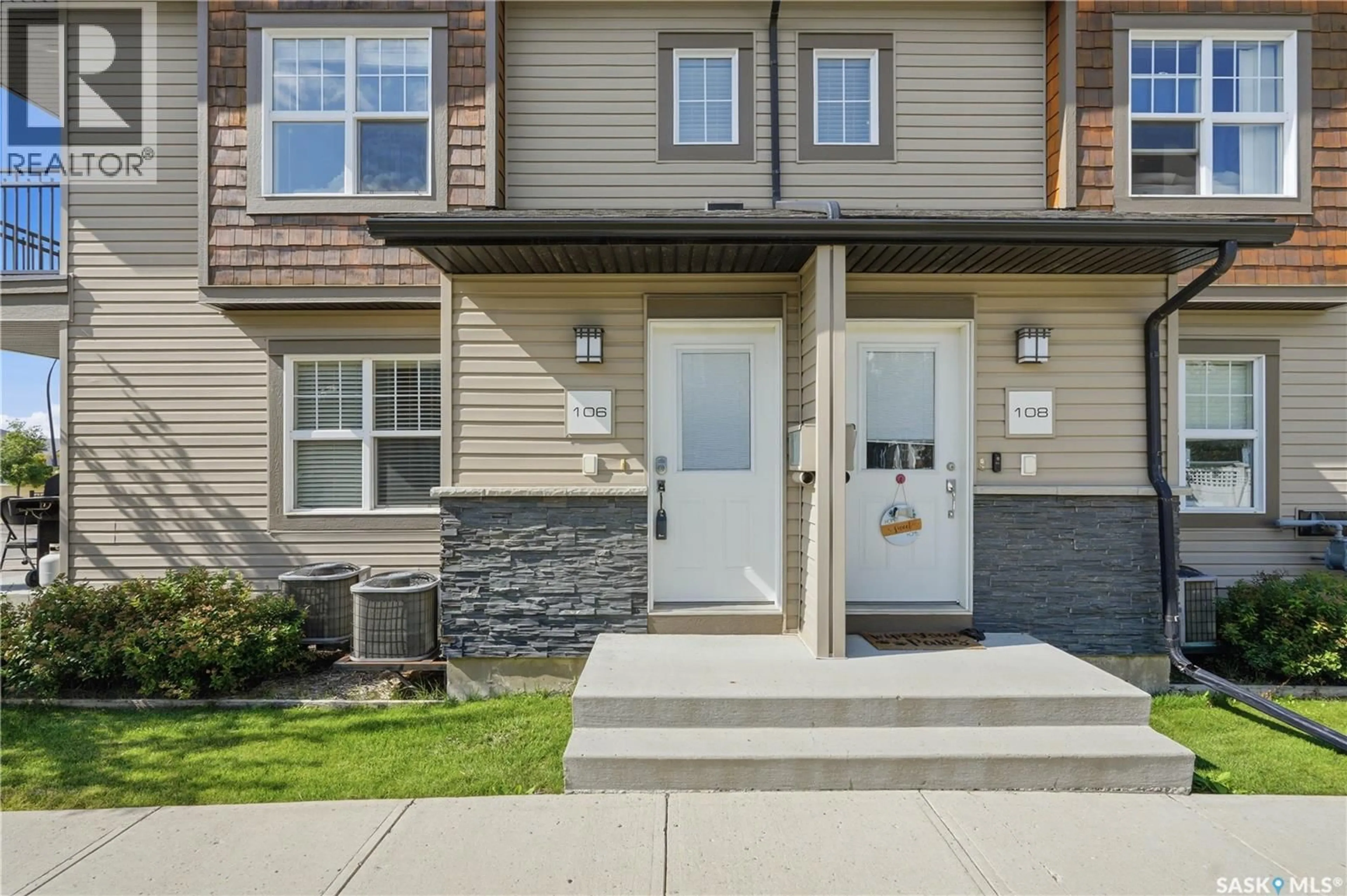 Indoor entryway for 106 - 2315 MCCLOCKLIN ROAD, Saskatoon Saskatchewan S7R0K8