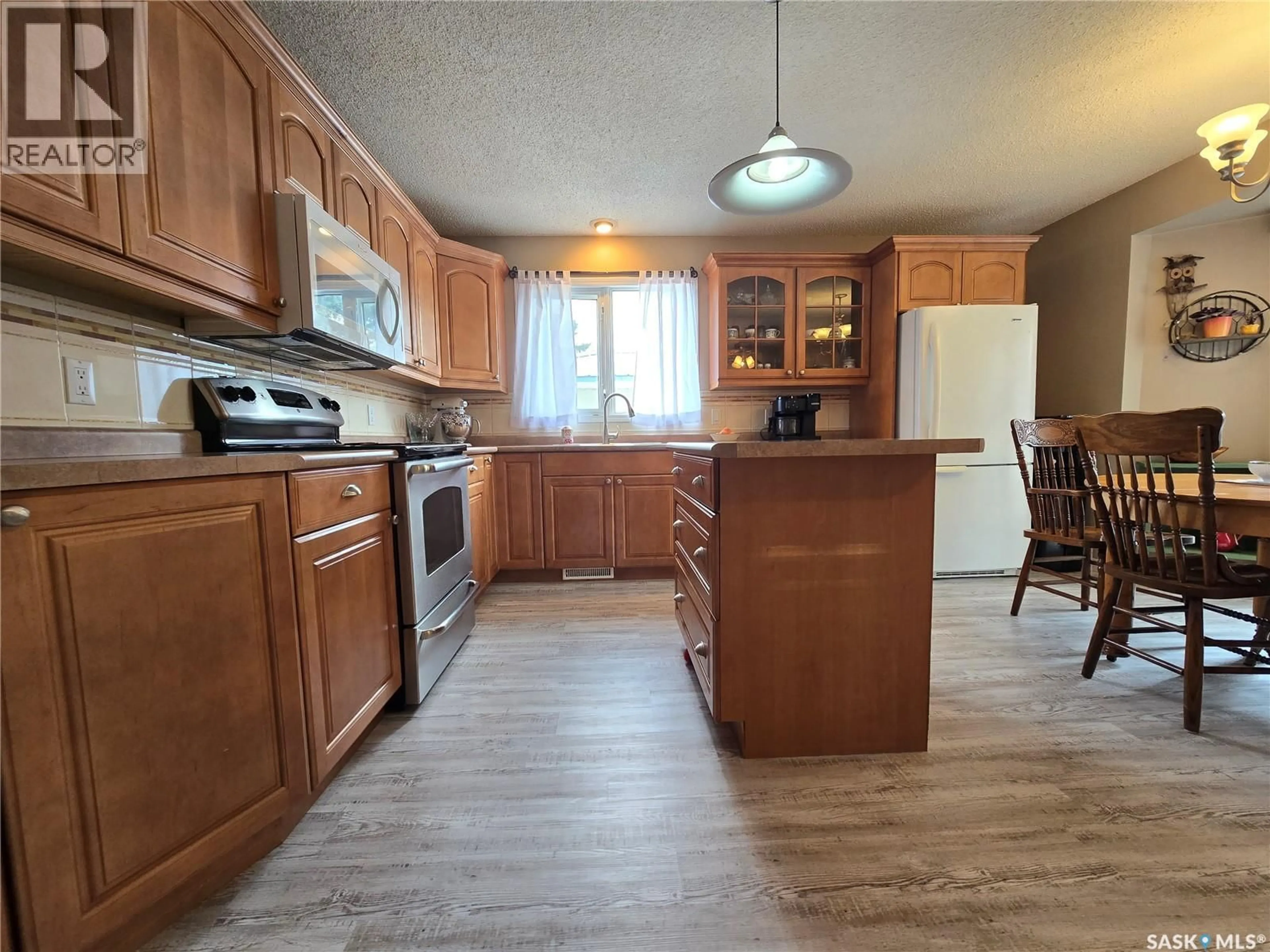 Standard kitchen, unknown for 311 EISENHOWER STREET, Midale Saskatchewan S4H1S0
