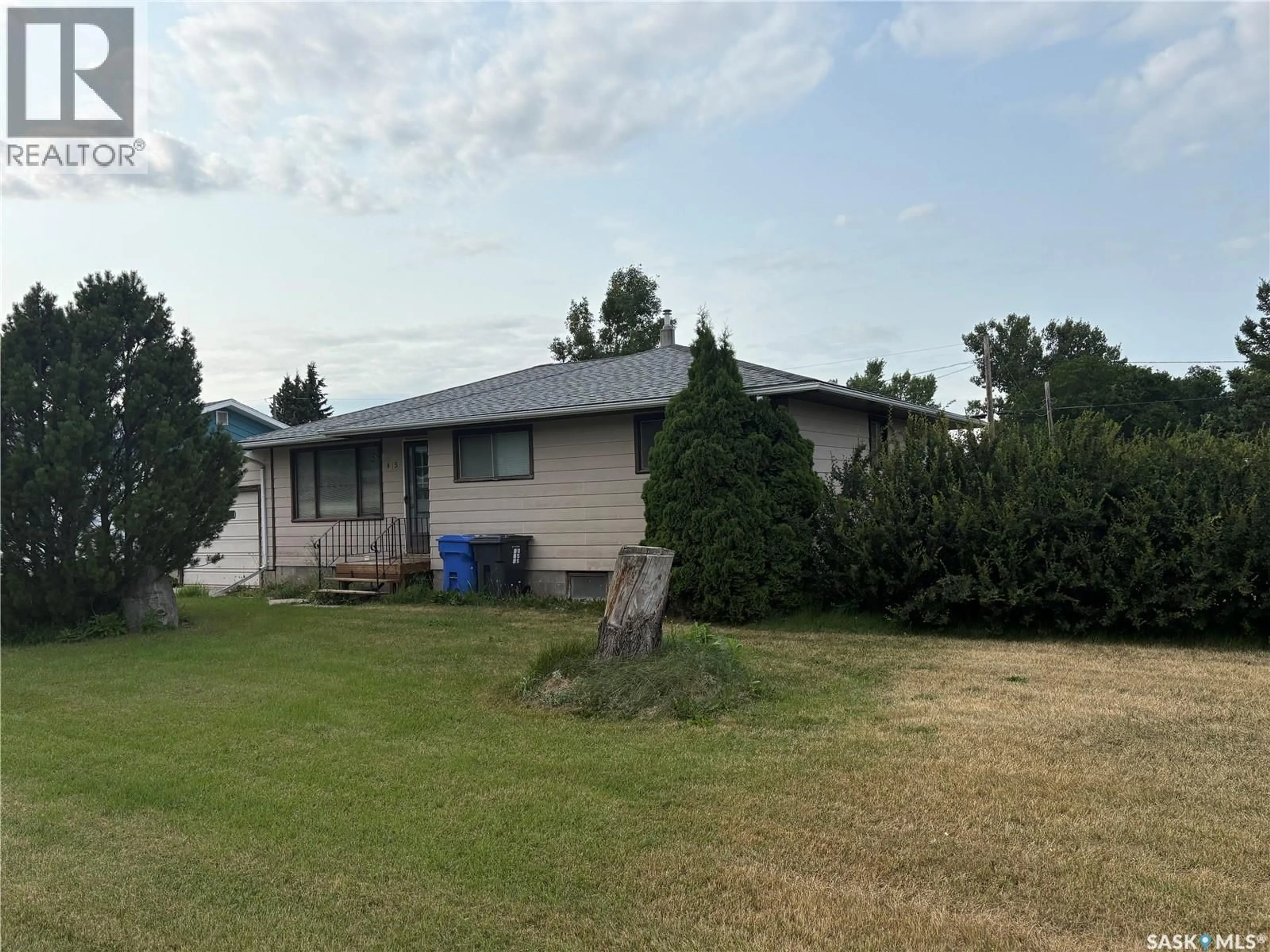 A pic from outside/outdoor area/front of a property/back of a property/a pic from drone, unknown for 415 SASKATCHEWAN AVENUE, Foam Lake Saskatchewan S0A1A0