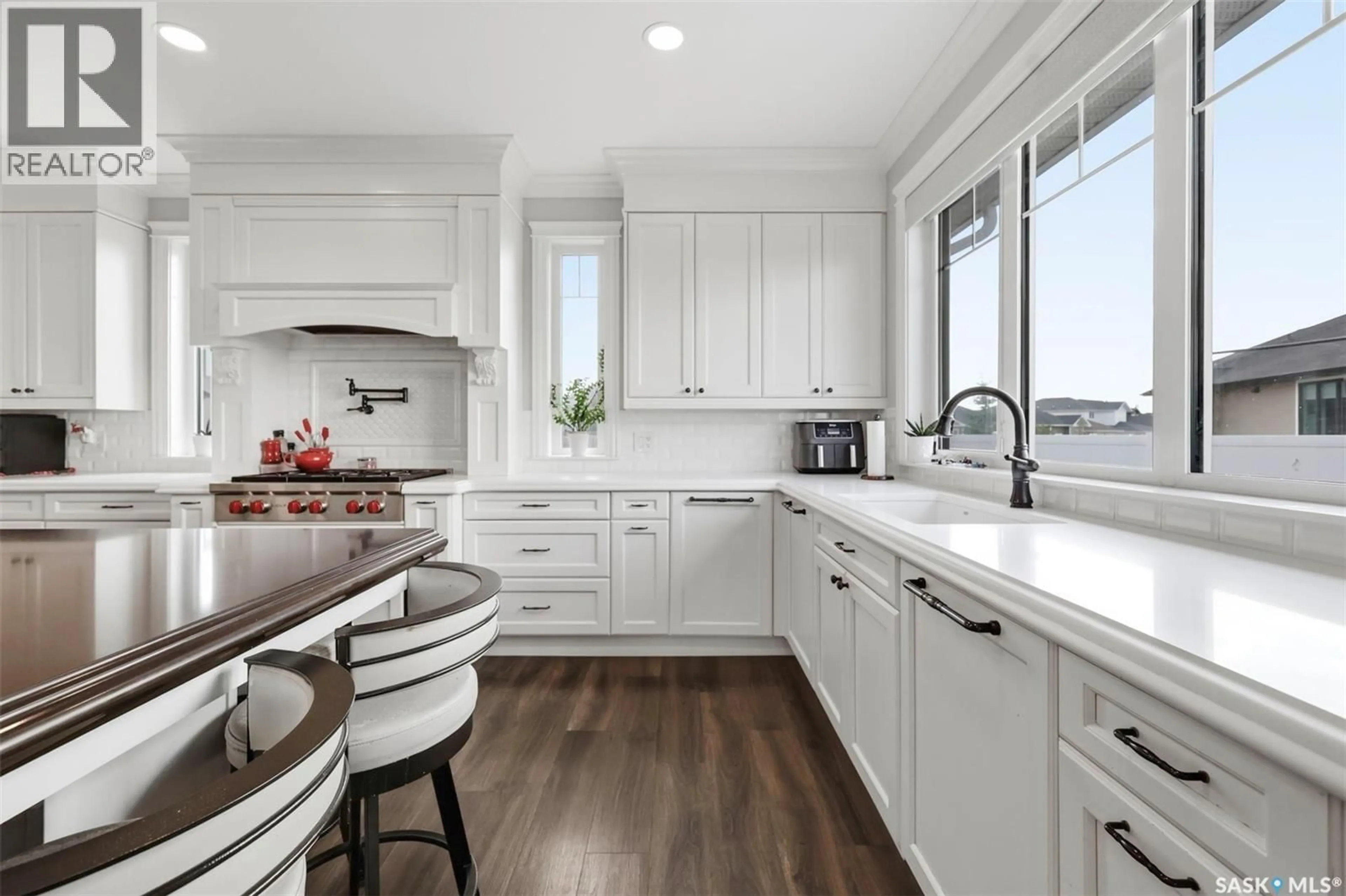Contemporary kitchen, unknown for 419 SALLOUM BAY, Saskatoon Saskatchewan S7W0N1
