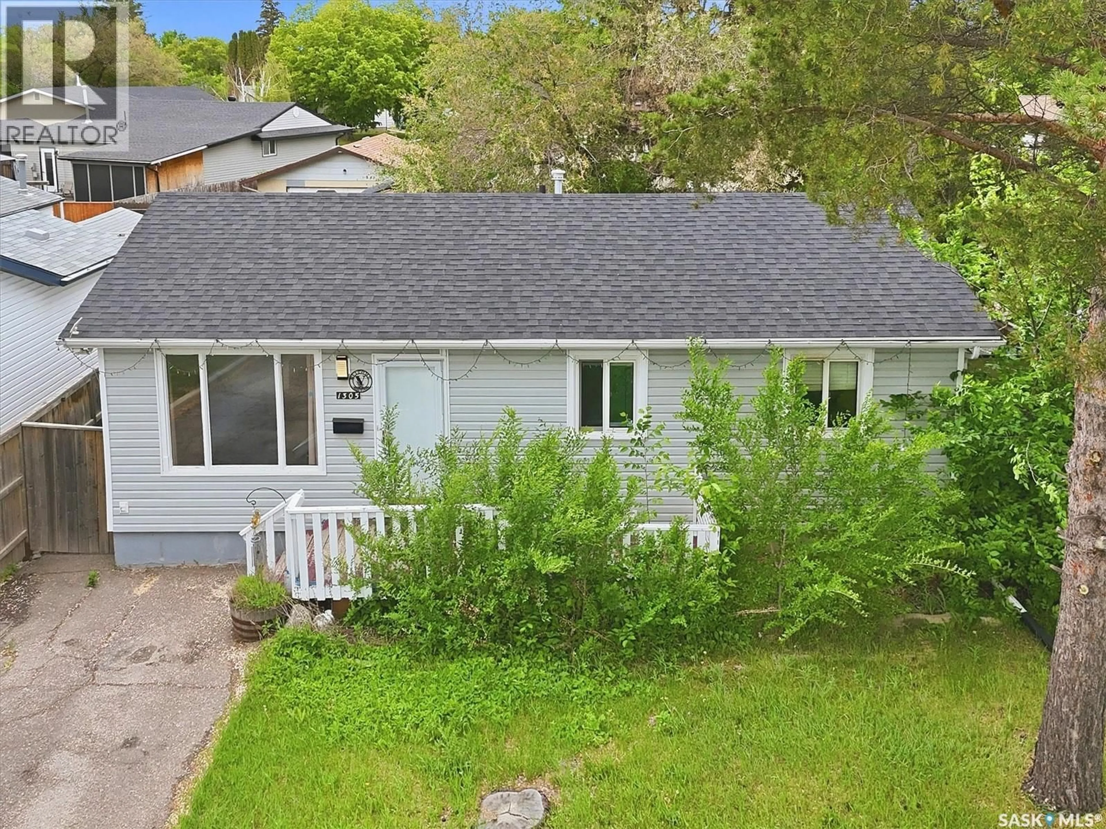 A pic from outside/outdoor area/front of a property/back of a property/a pic from drone, unknown for 1305 W AVENUE N, Saskatoon Saskatchewan S7L3J2