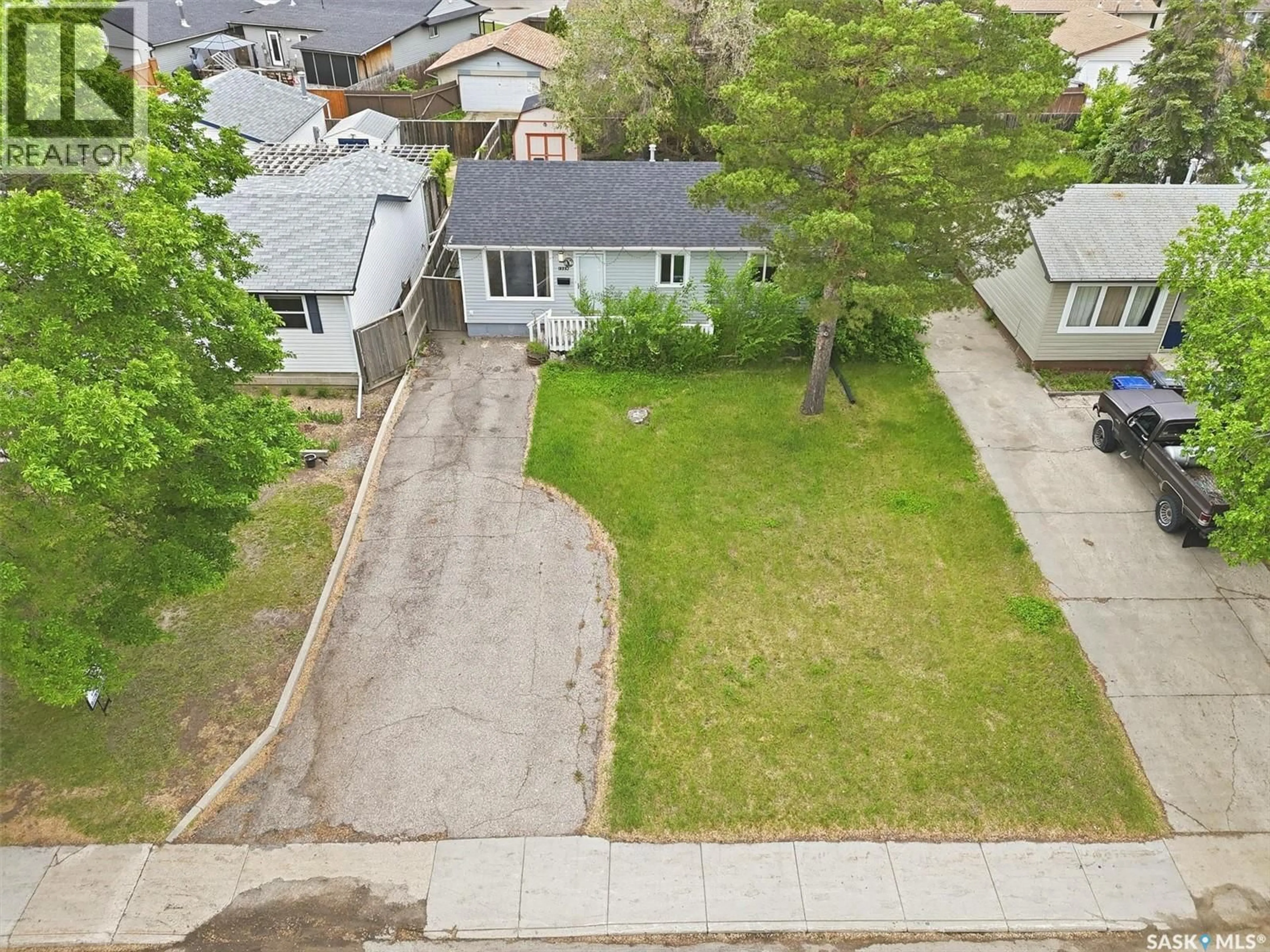 A pic from outside/outdoor area/front of a property/back of a property/a pic from drone, street for 1305 W AVENUE N, Saskatoon Saskatchewan S7L3J2