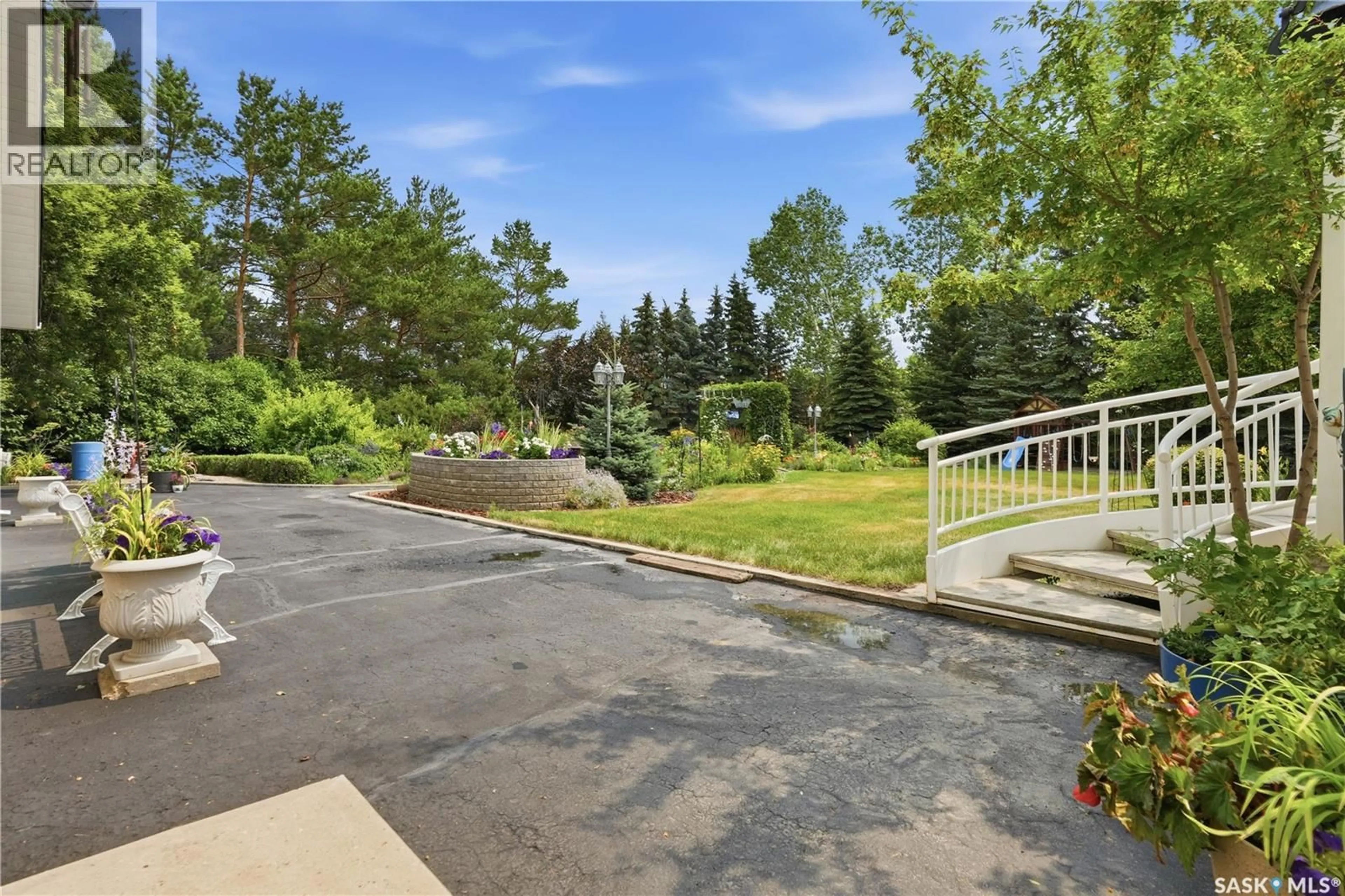 Patio, forest/trees view for 10 RUBY PLACE, Edenwold Rm No.158 Saskatchewan S4L1A9