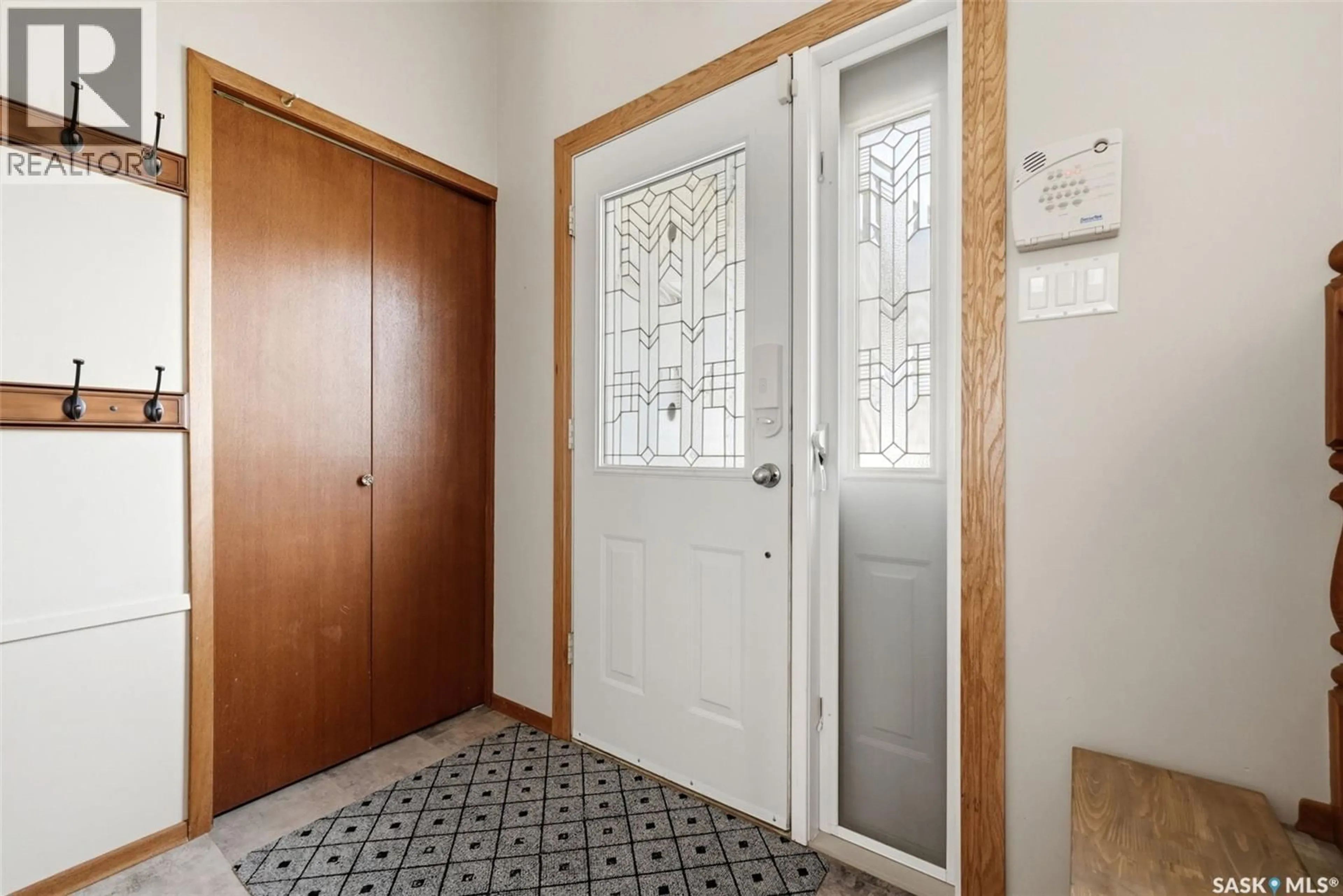 Indoor entryway for 5831 KEFFNER BAY, Regina Saskatchewan S4X4B8