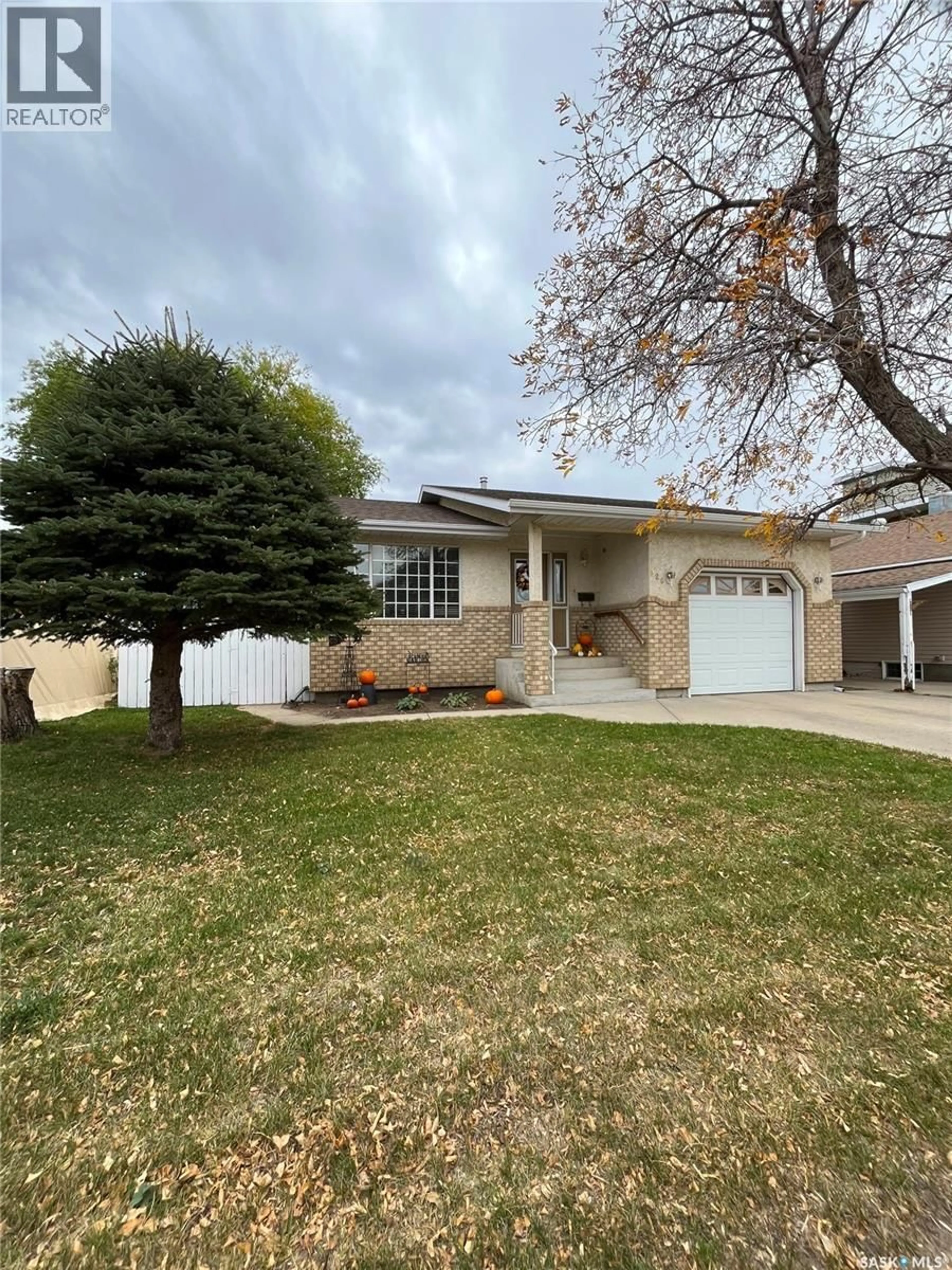 Home with vinyl exterior material, street for 926 HENRY STREET, Estevan Saskatchewan S4A1N6
