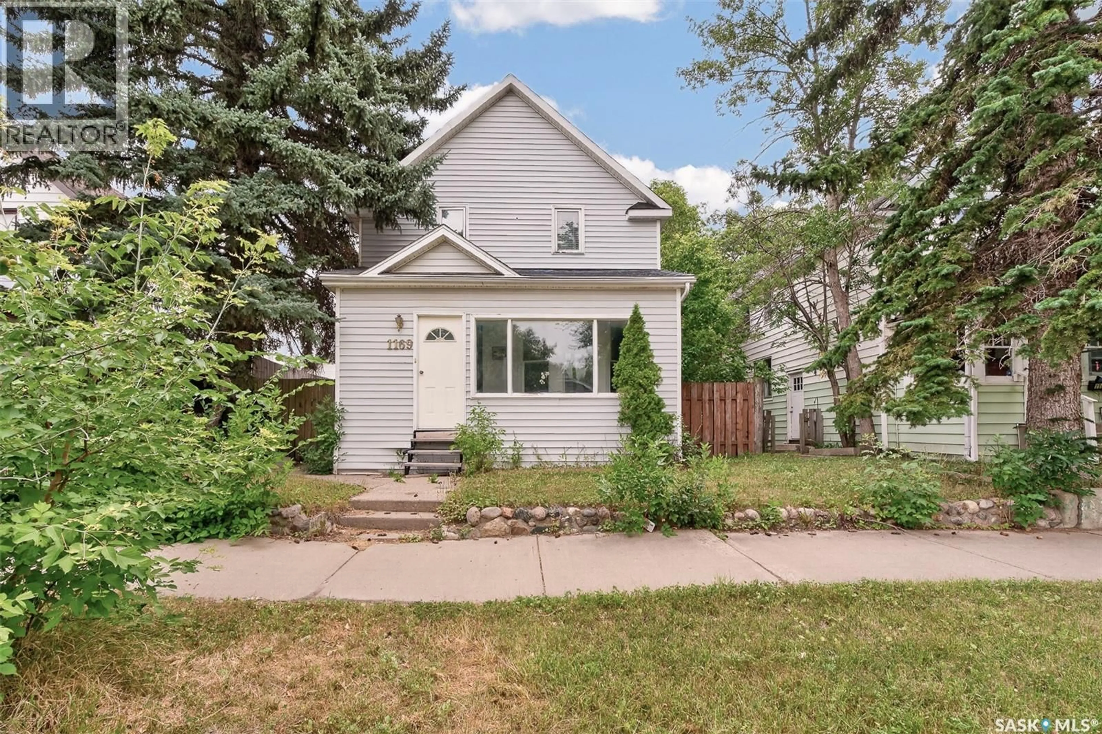 Home with vinyl exterior material, street for 1169 1ST AVENUE, Moose Jaw Saskatchewan S6H3N4
