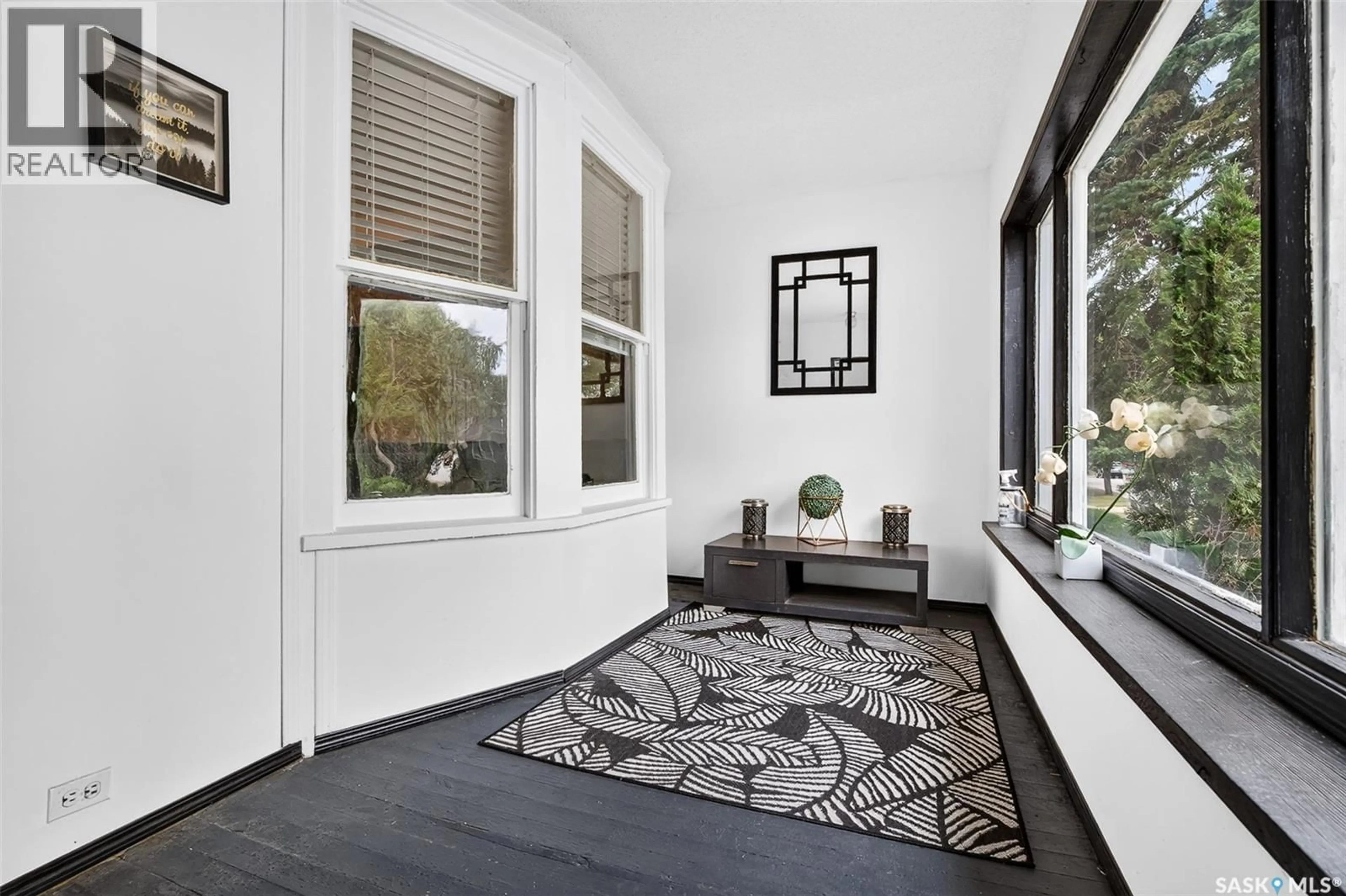 Indoor entryway for 1169 1ST AVENUE, Moose Jaw Saskatchewan S6H3N4