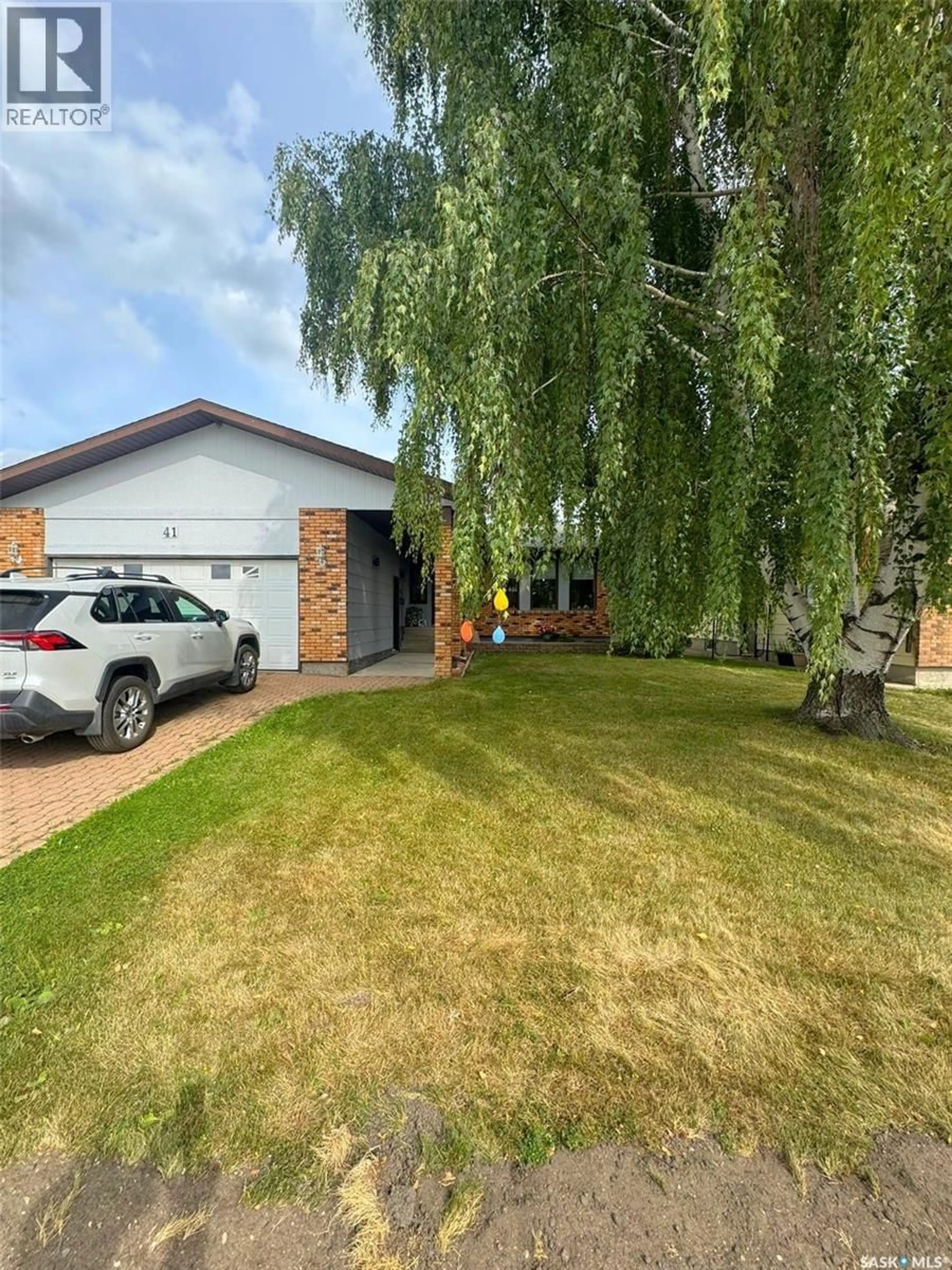 A pic from outside/outdoor area/front of a property/back of a property/a pic from drone, street for 41 BIGGS CRESCENT, Yorkton Saskatchewan S3N3Y8