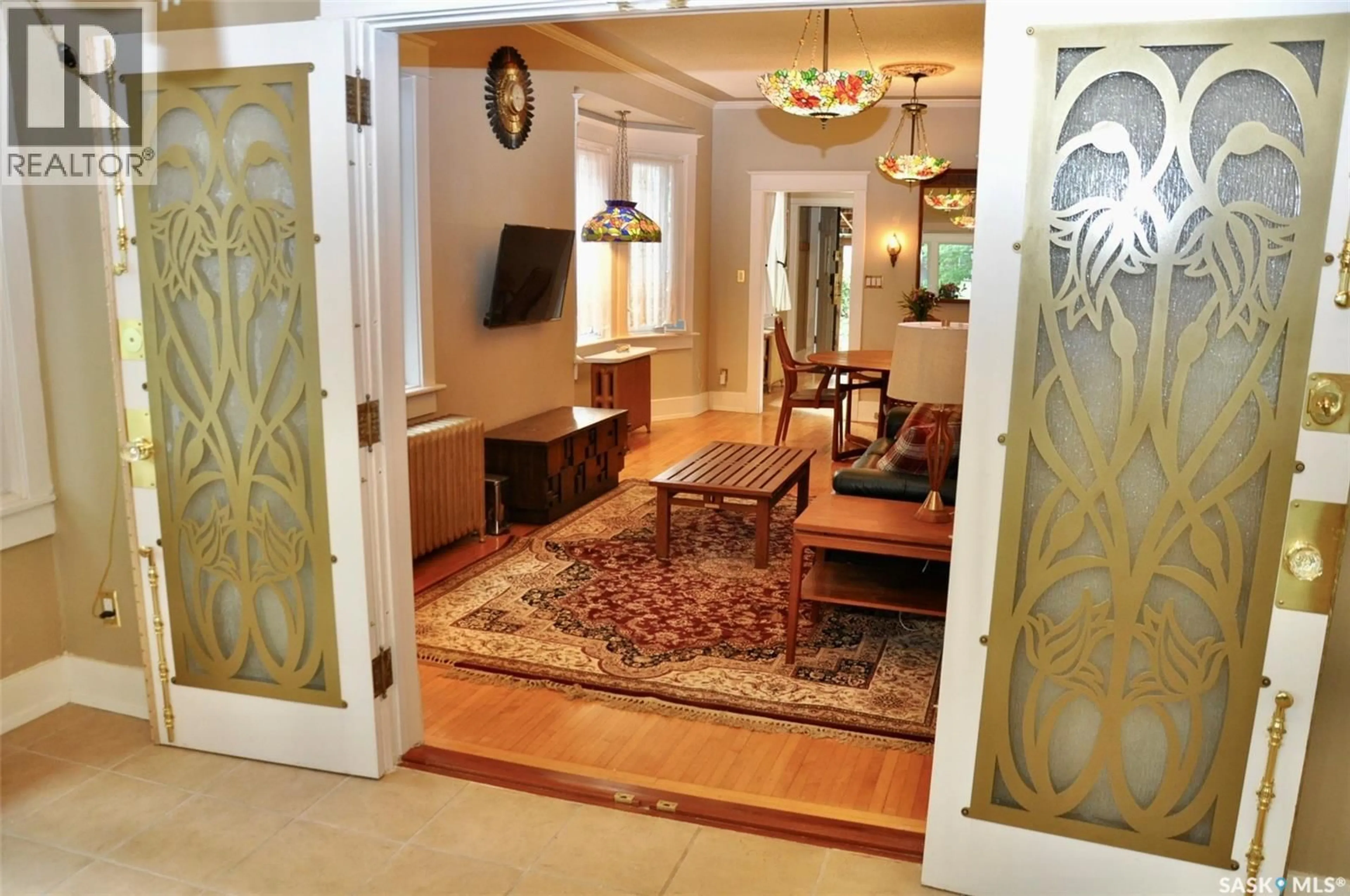 Indoor foyer for 623 4TH AVENUE, Saskatoon Saskatchewan S7K2M8