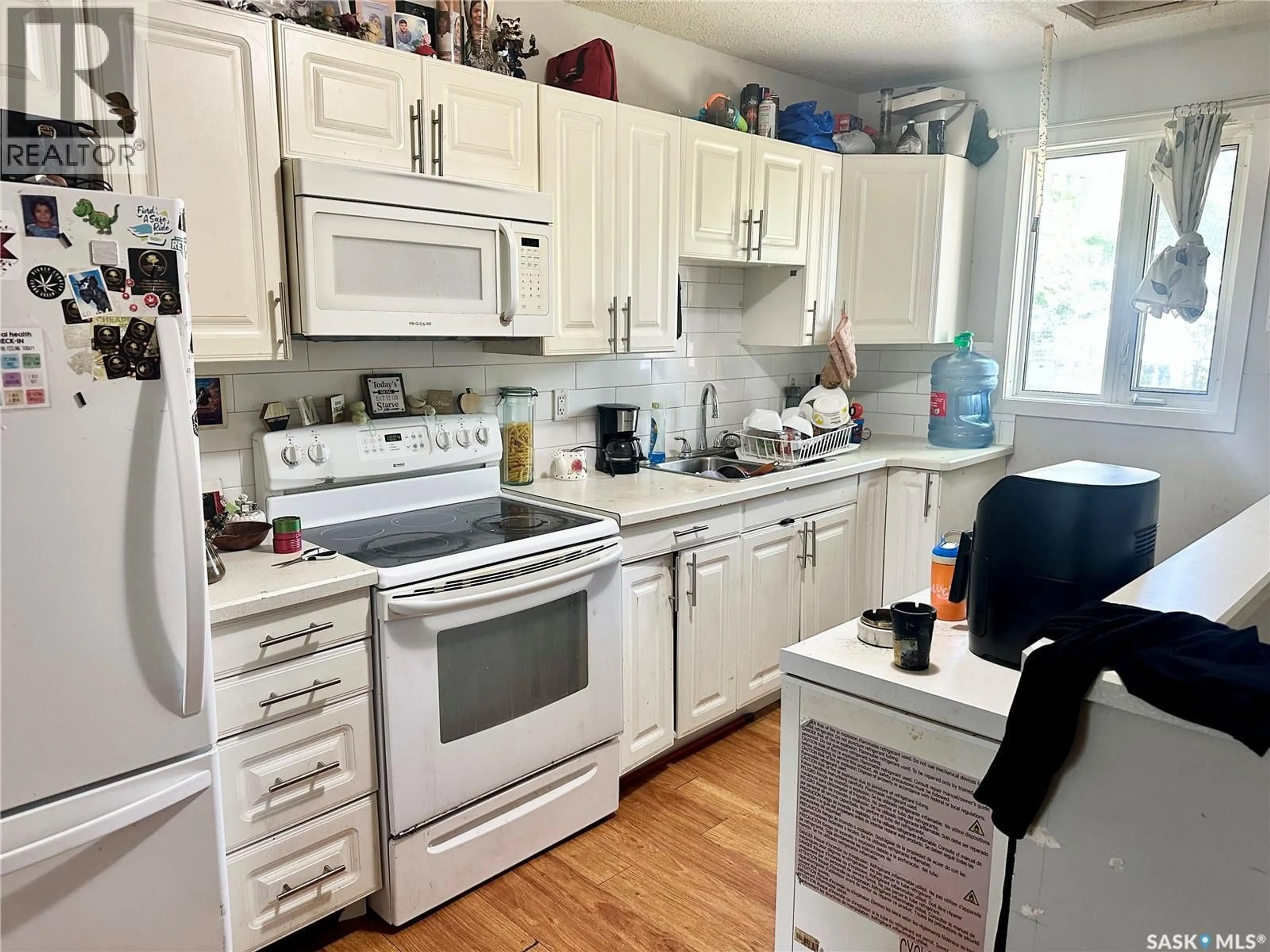 Standard kitchen, unknown for 1228 ROBINSON STREET, Regina Saskatchewan S4T2N2