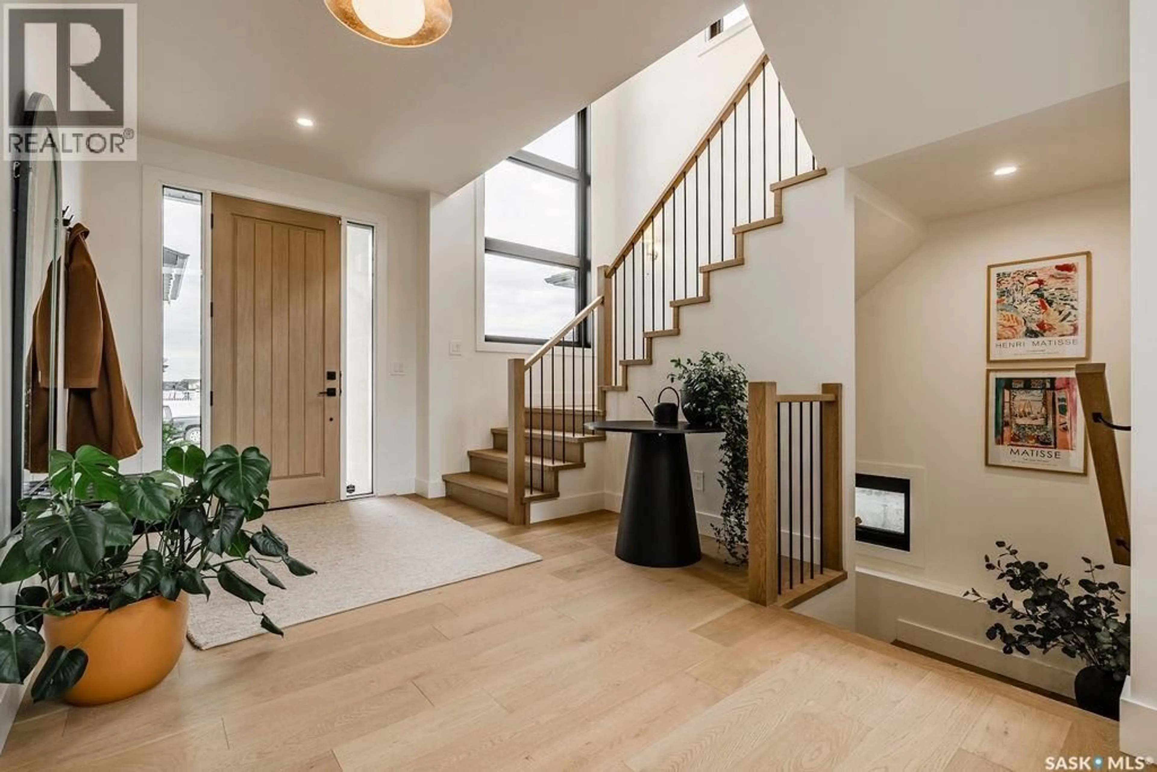 Indoor entryway for 656 PEPPER BEND, Saskatoon Saskatchewan S7V1T3