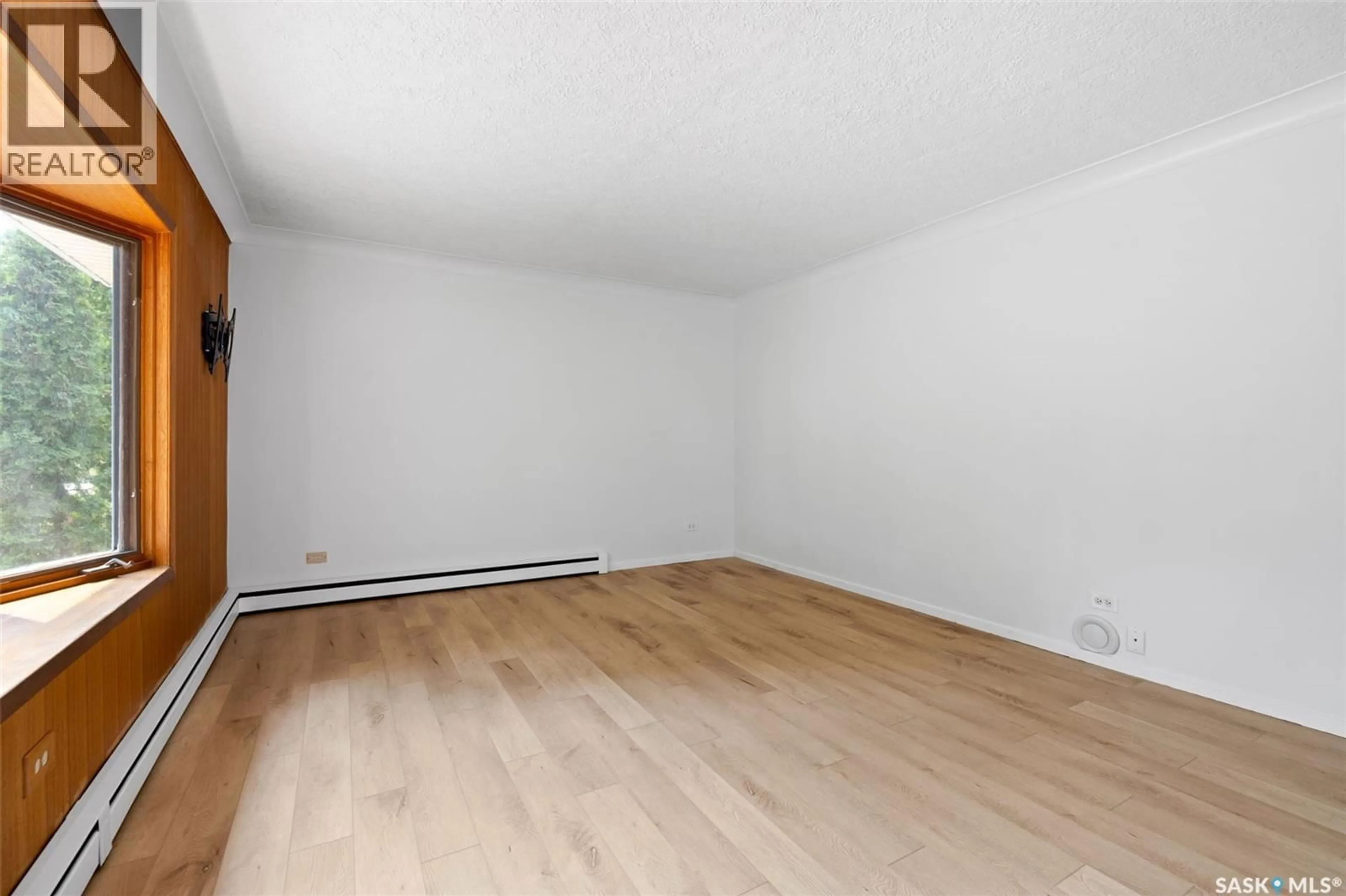 A pic of a room for E - 616 BROADWAY AVENUE, Regina Saskatchewan S4N1A1
