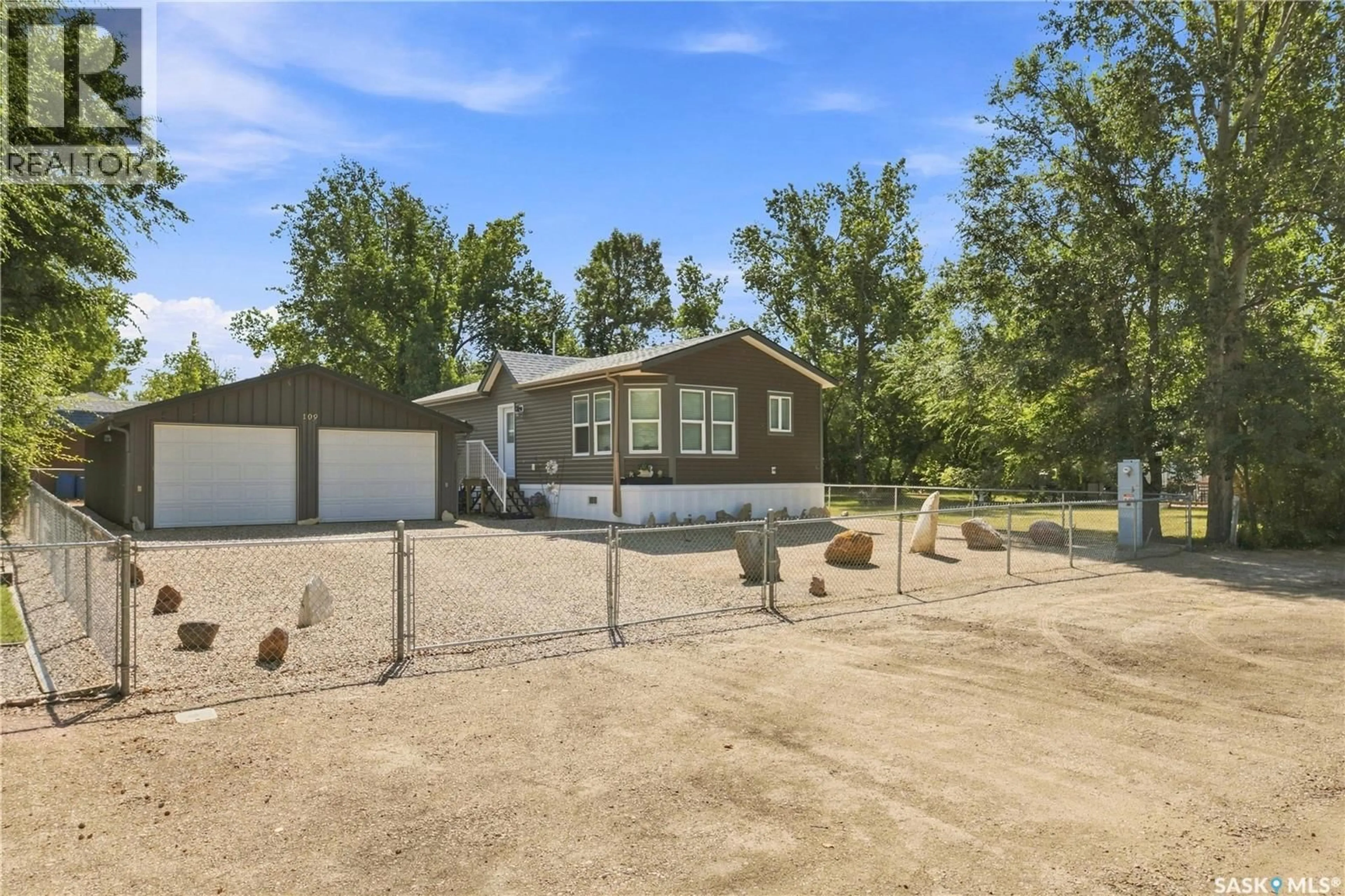 A pic from outside/outdoor area/front of a property/back of a property/a pic from drone, unknown for 109 LAKEVIEW DRIVE, Island View Saskatchewan S0G4V0