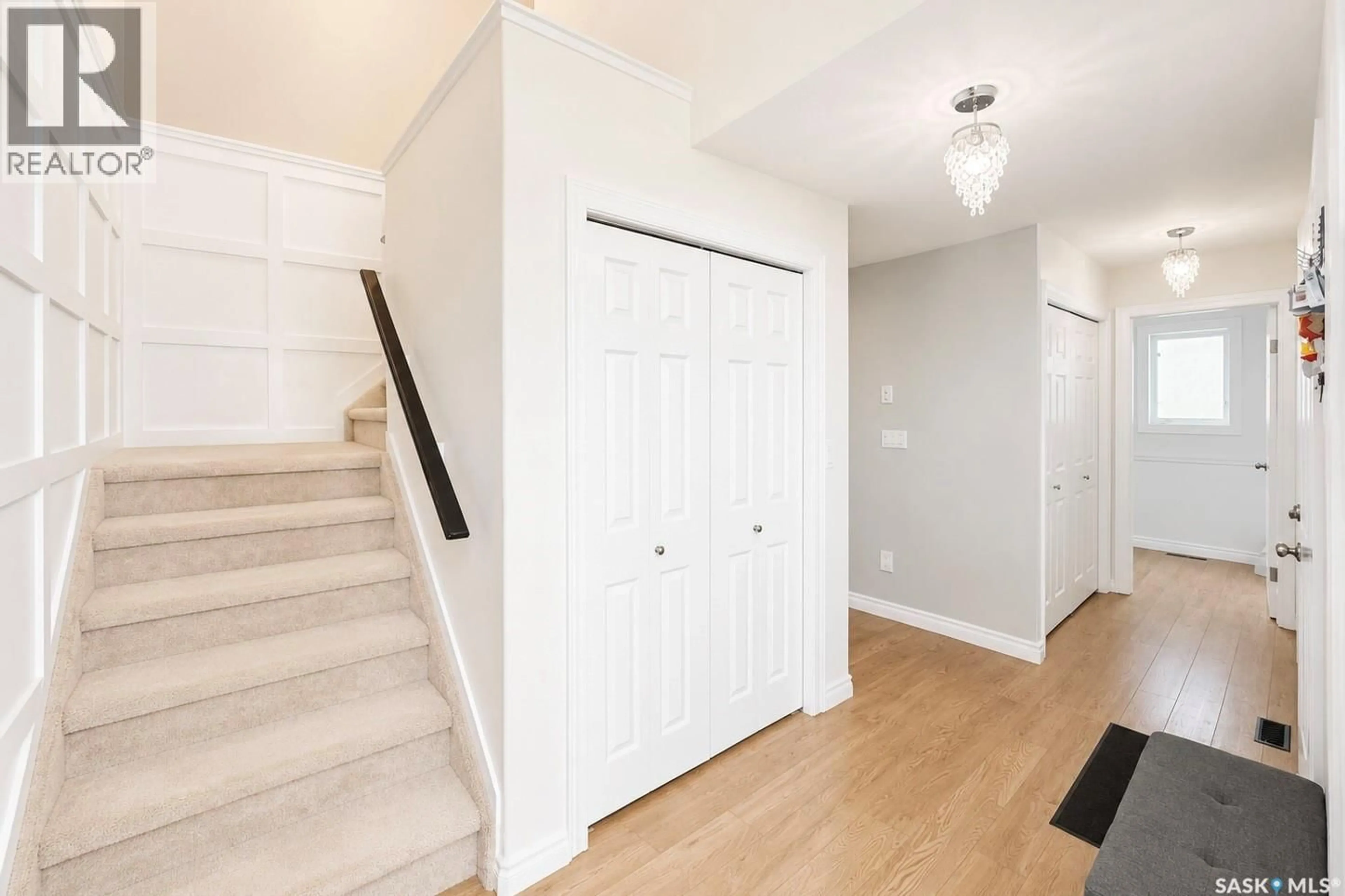 Indoor entryway for 338 STENSRUD ROAD, Saskatoon Saskatchewan S7W1B4
