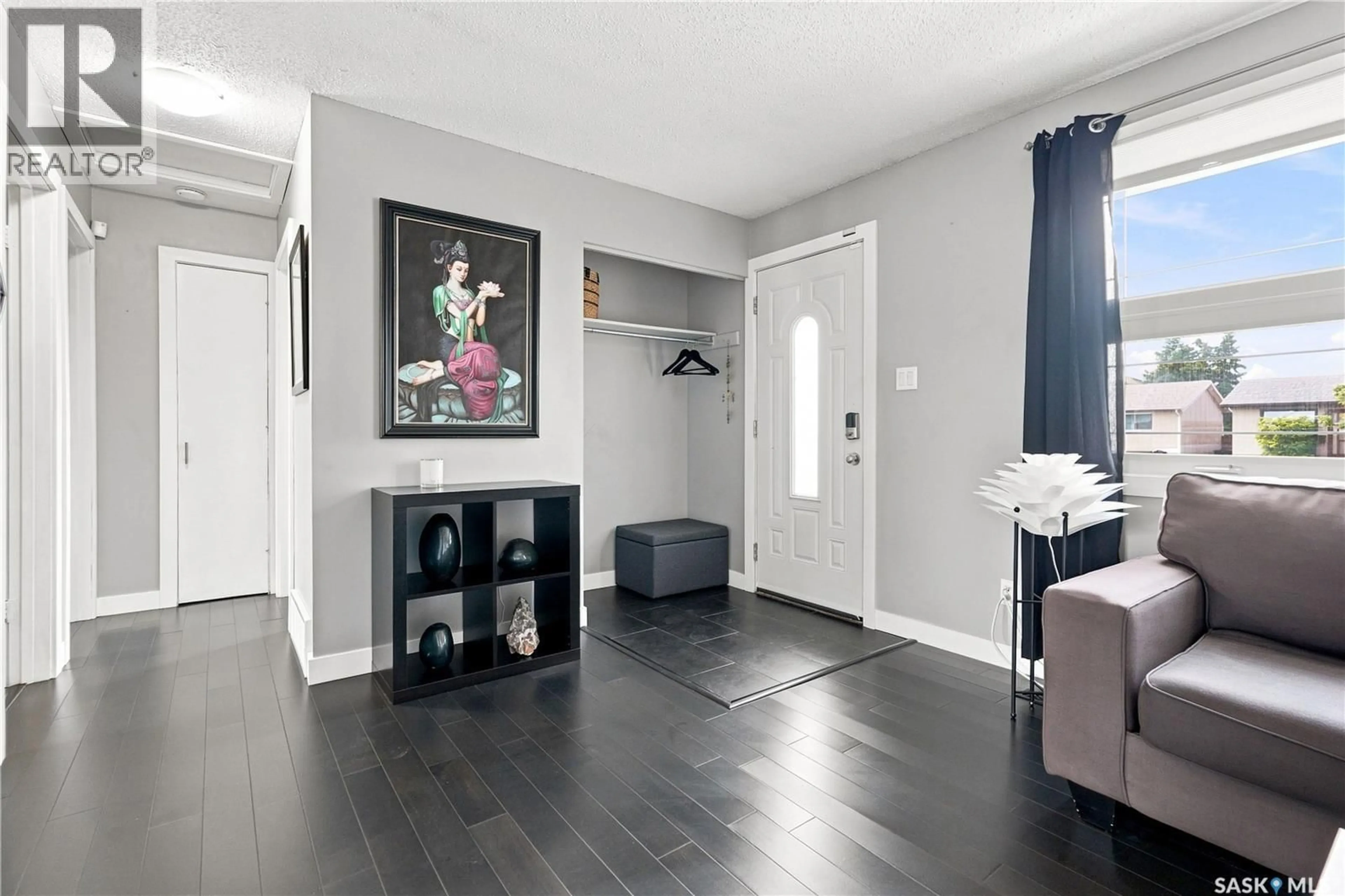 Indoor entryway for 105 GRANT STREET, Saskatoon Saskatchewan S7N2A2