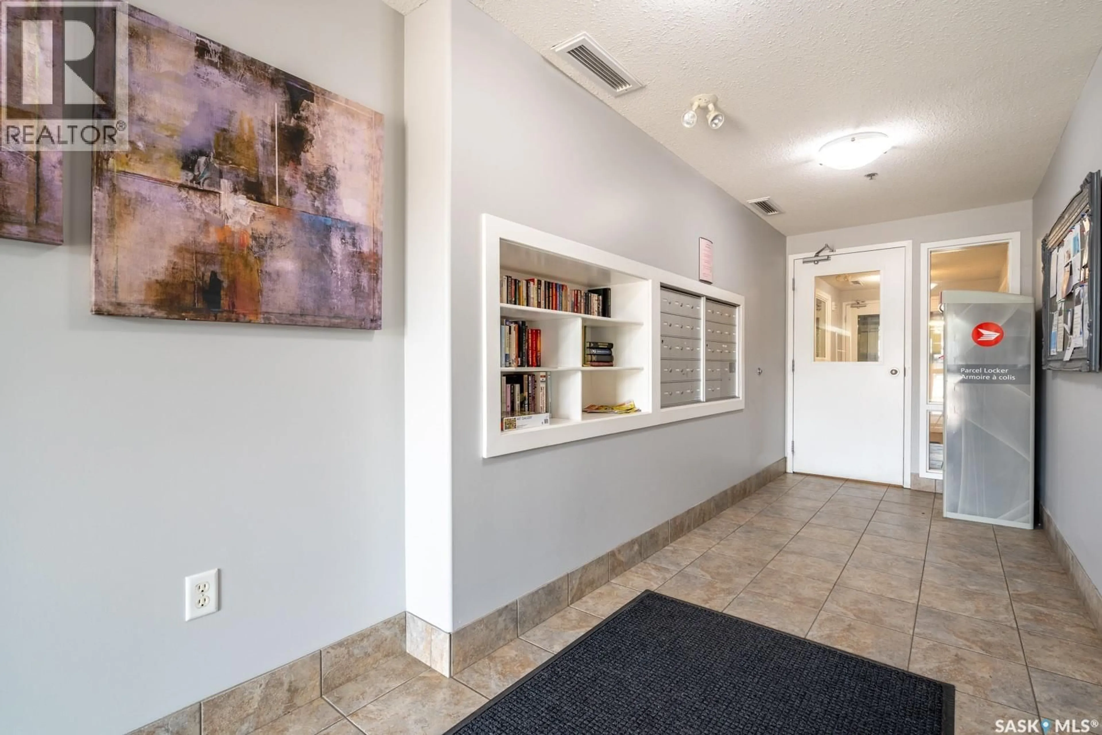 Indoor foyer for 108 - 6345 ROCHDALE BOULEVARD, Regina Saskatchewan S4X2R1
