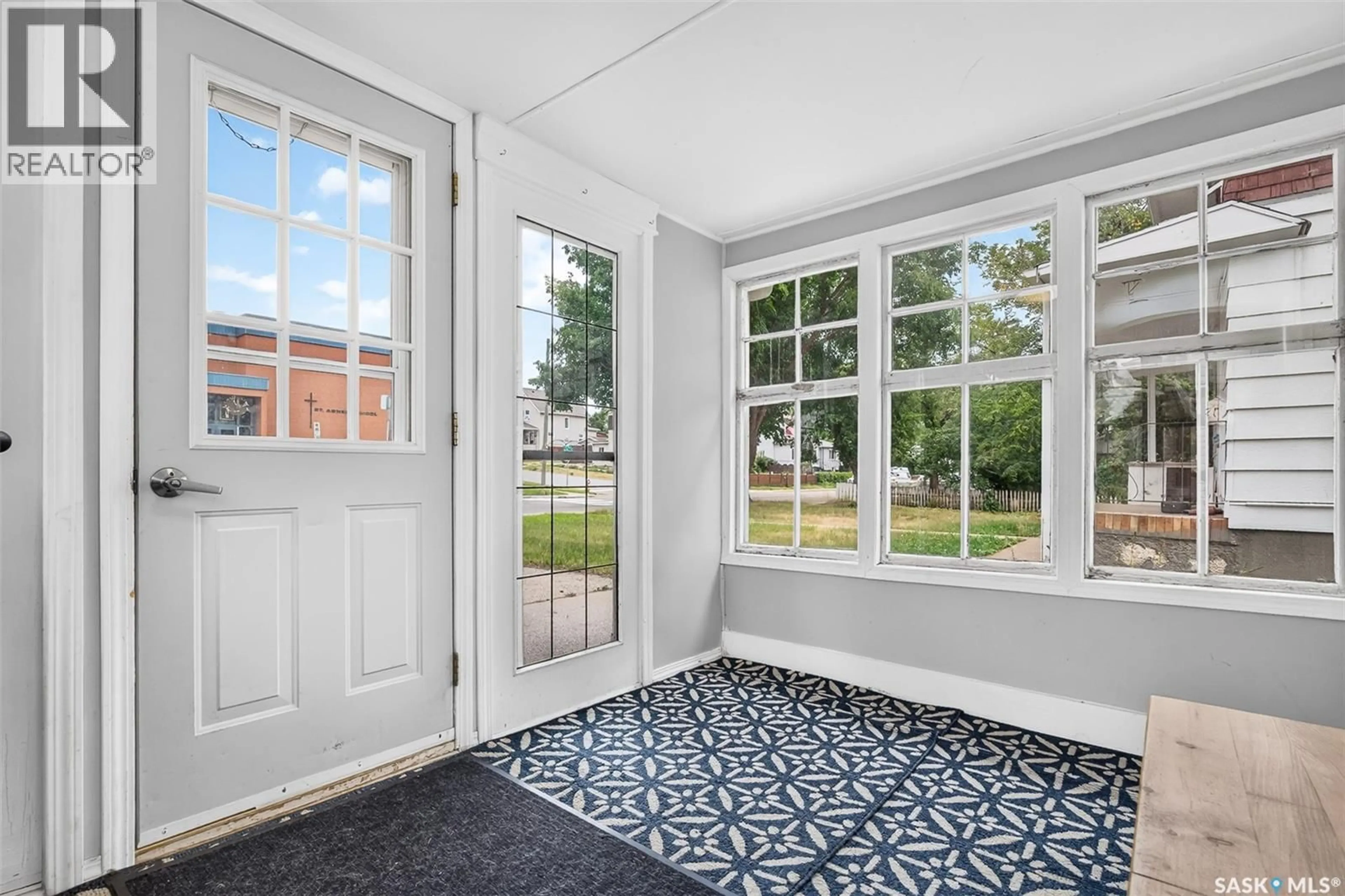 Indoor entryway for 333 OXFORD STREET, Moose Jaw Saskatchewan S6H2P1