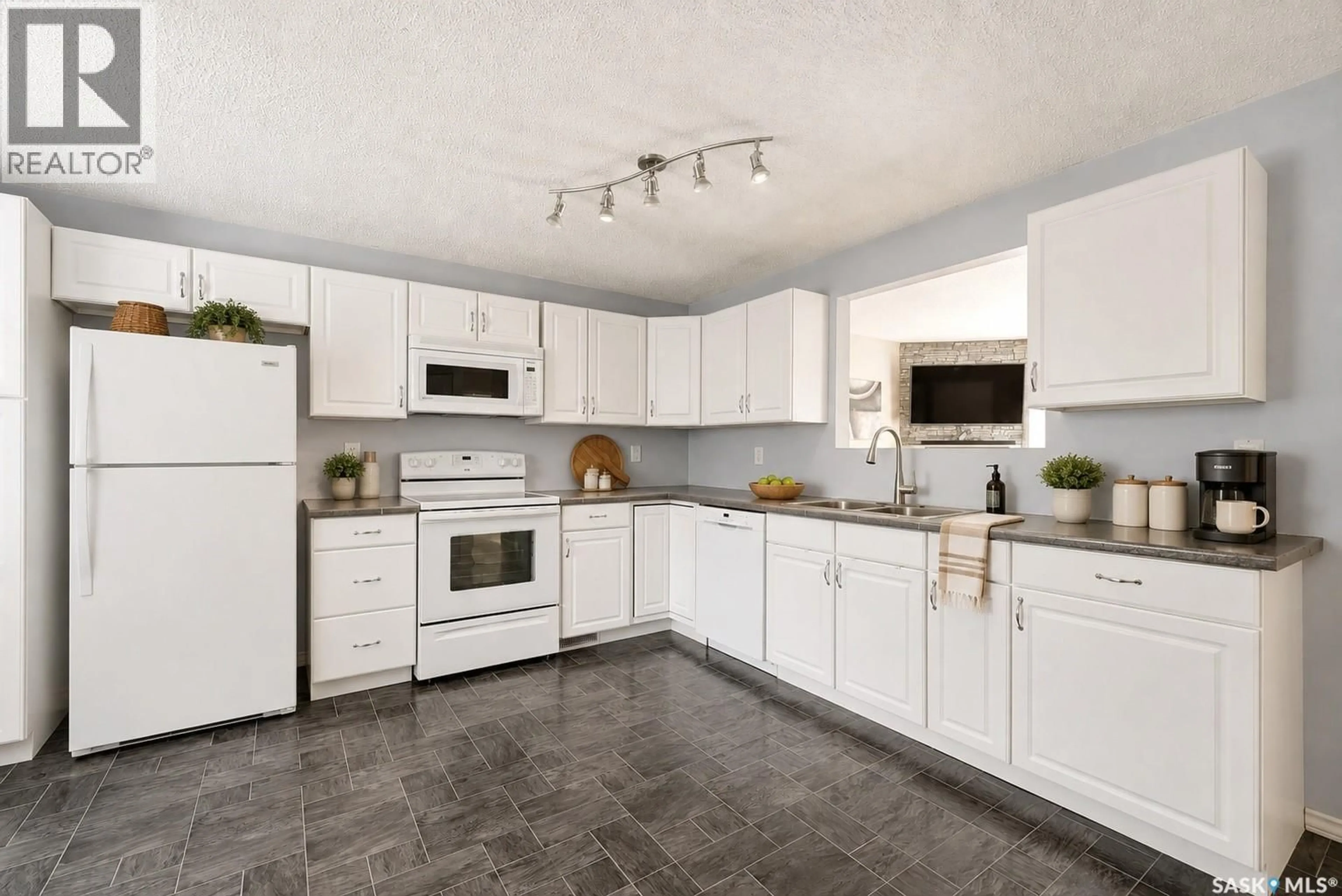 Standard kitchen, unknown for 2518 7TH AVENUE, Regina Saskatchewan S4N5T4
