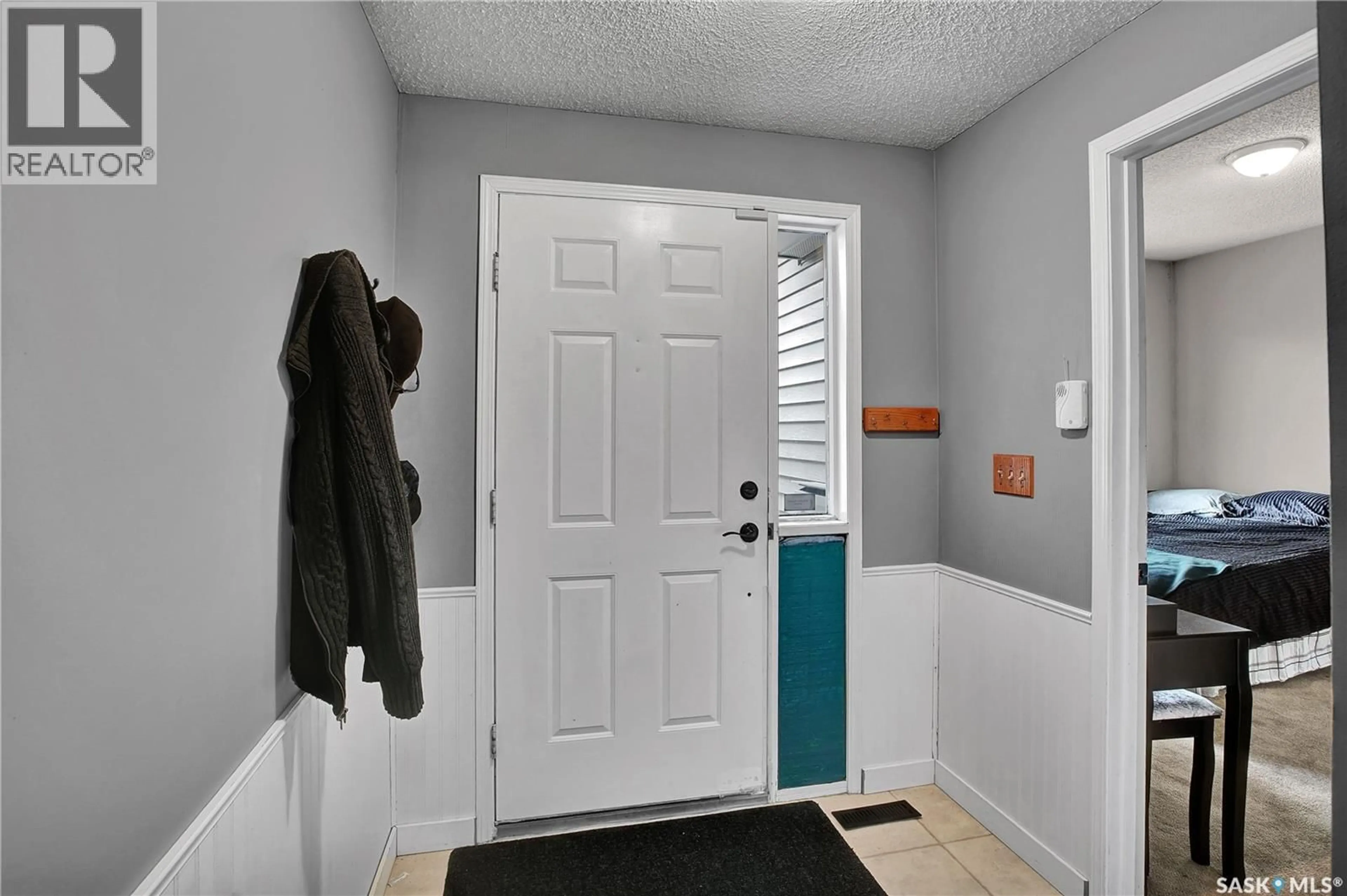 Indoor entryway for 519 WEBSTER STREET, Saskatoon Saskatchewan S7N3G6