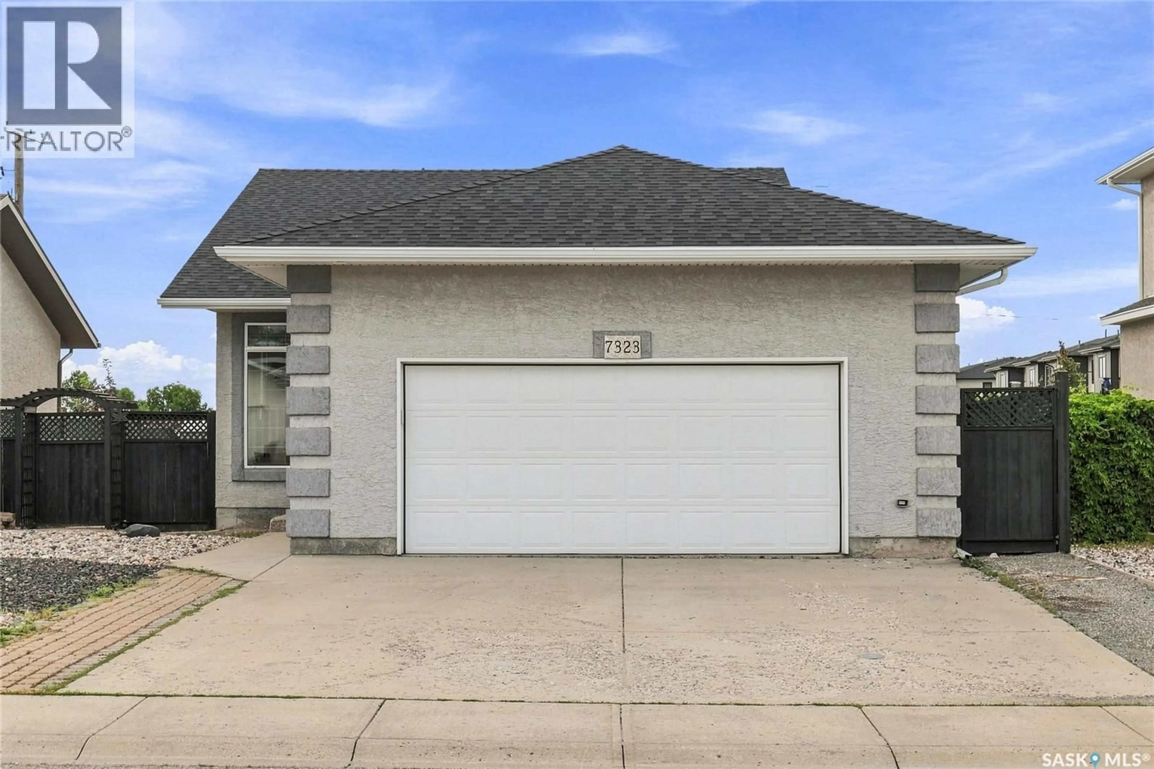Indoor garage for 7323 MAPLE VIEW CRESCENT, Regina Saskatchewan S4X4S8