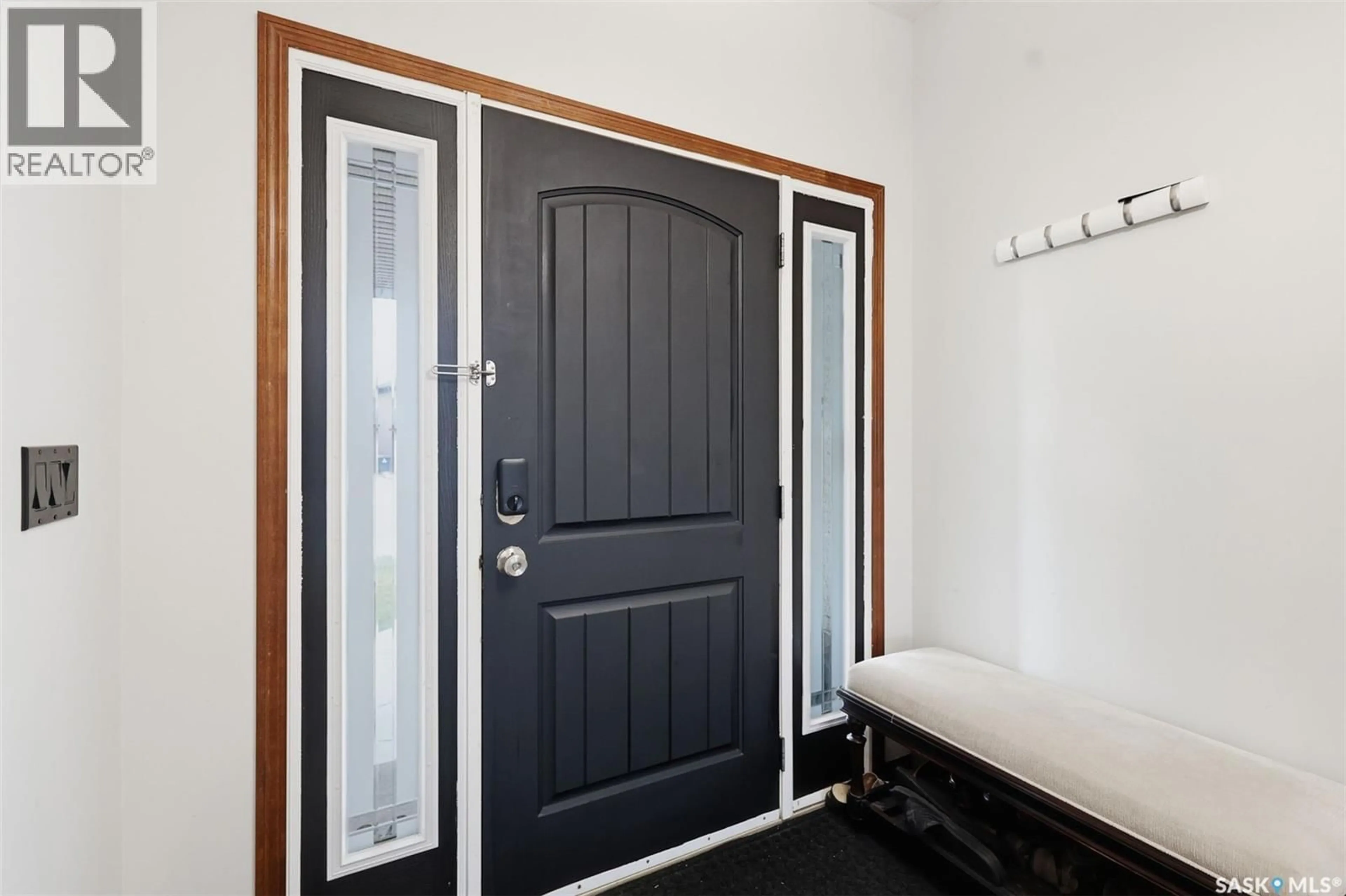 Indoor entryway for 206 MUZYKA ROAD, Saskatoon Saskatchewan S7W0G9
