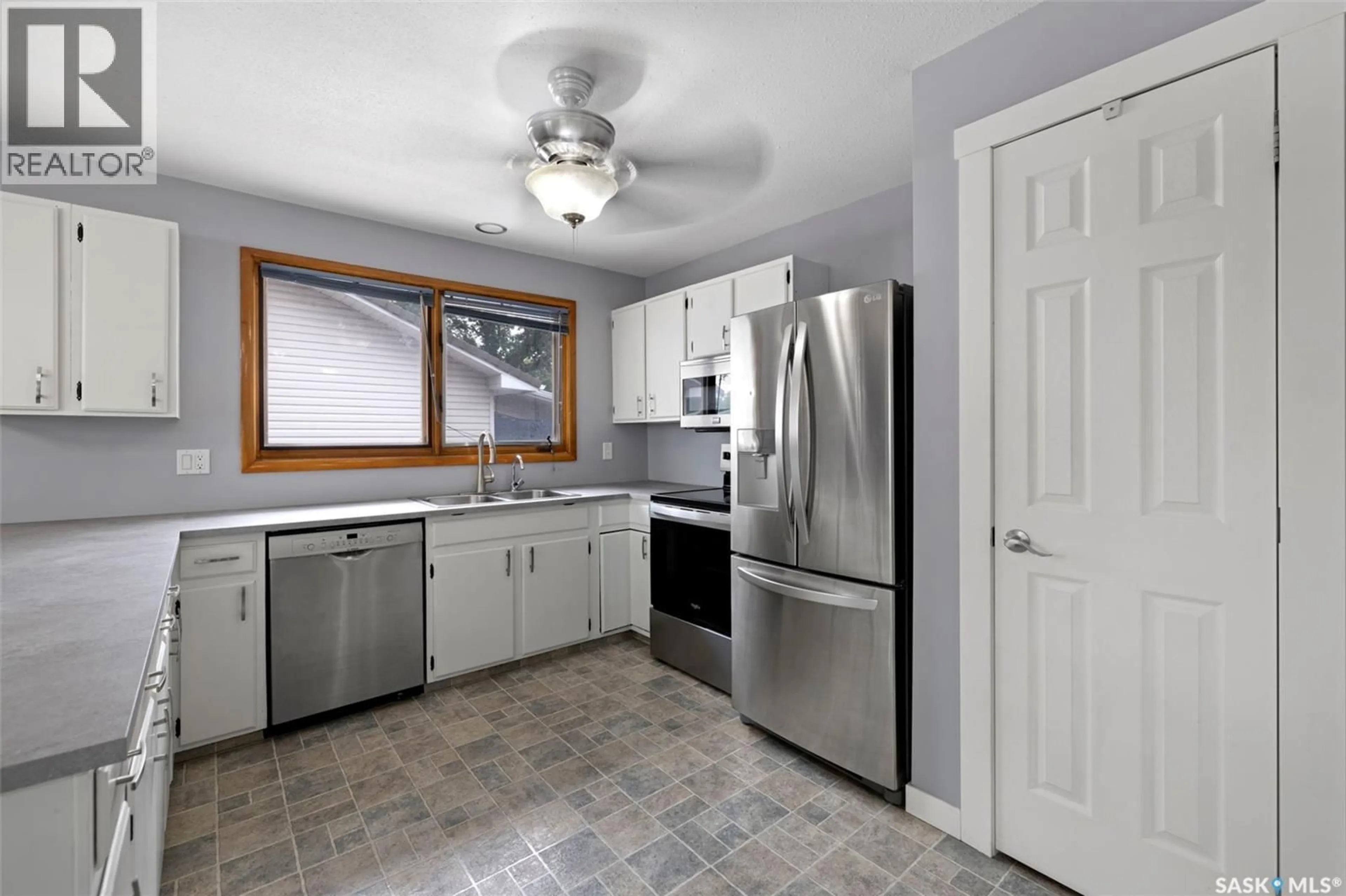 Standard kitchen, ceramic/tile floor for 336 TORONTO STREET, Regina Saskatchewan S4R2T8