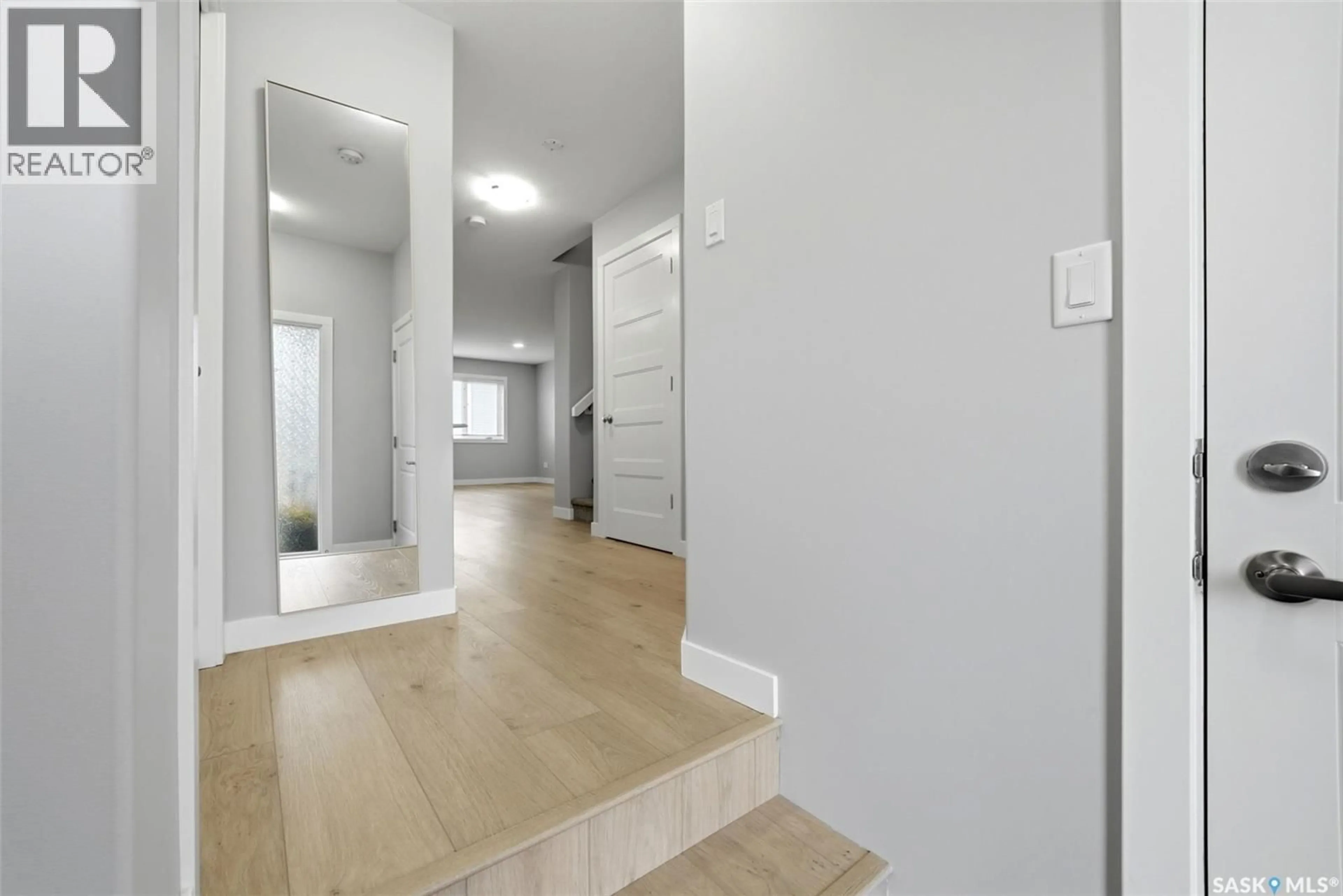 Indoor entryway for 20 - 5301 BEACON DRIVE, Regina Saskatchewan S4W0R6