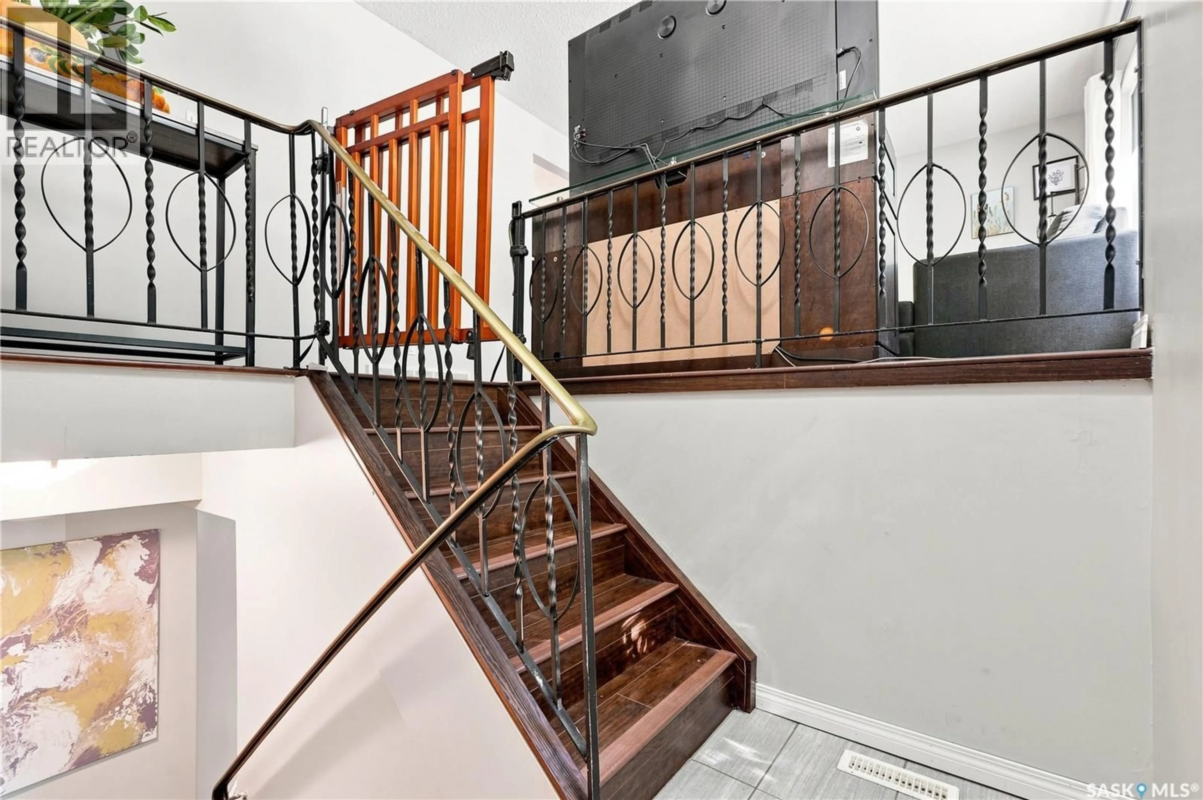Stairs for 317 SIMON FRASER CRESCENT, Saskatoon Saskatchewan S7H3T5