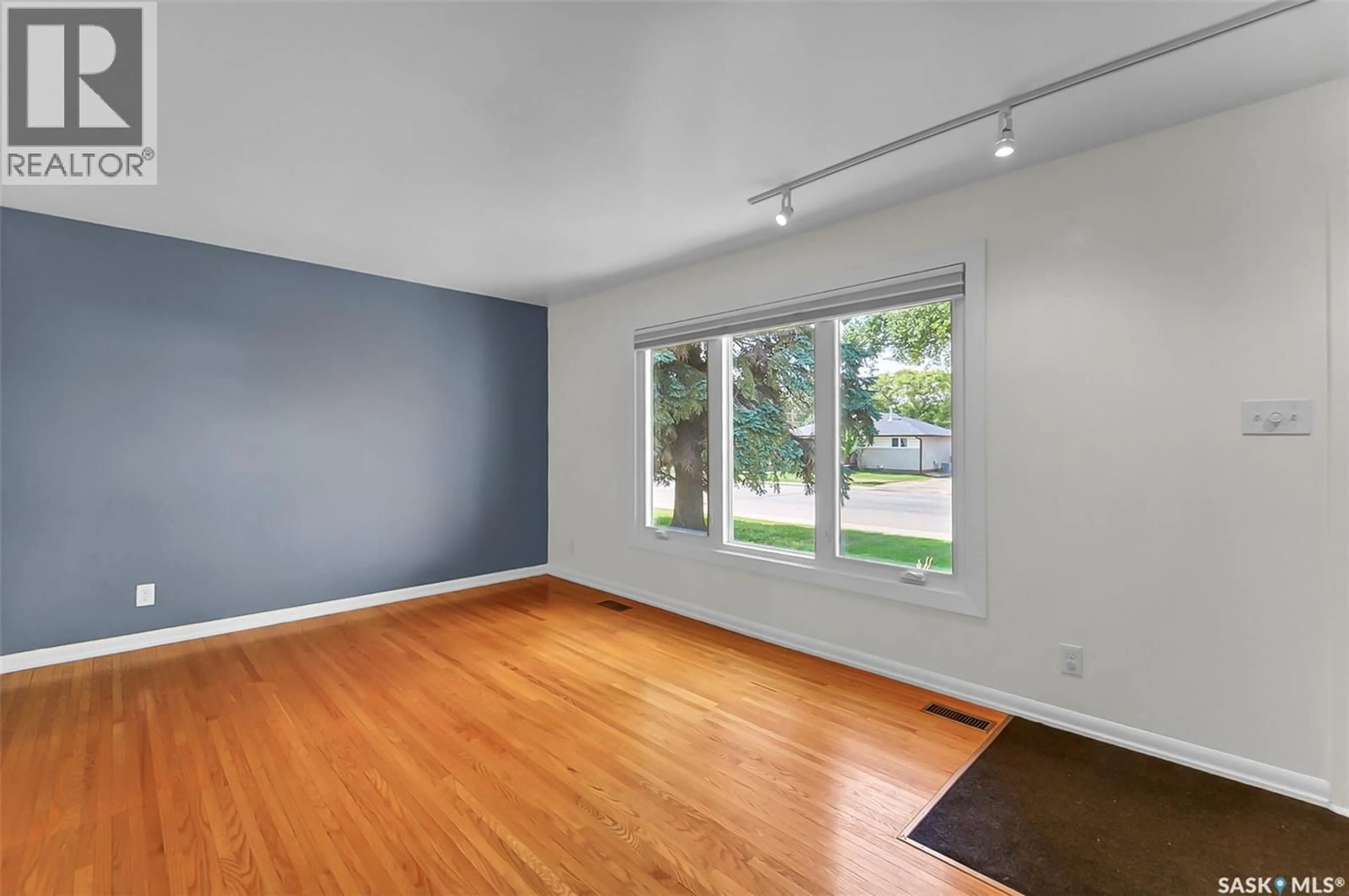 A pic of a room for 826 W AVENUE N, Saskatoon Saskatchewan S7L3H4