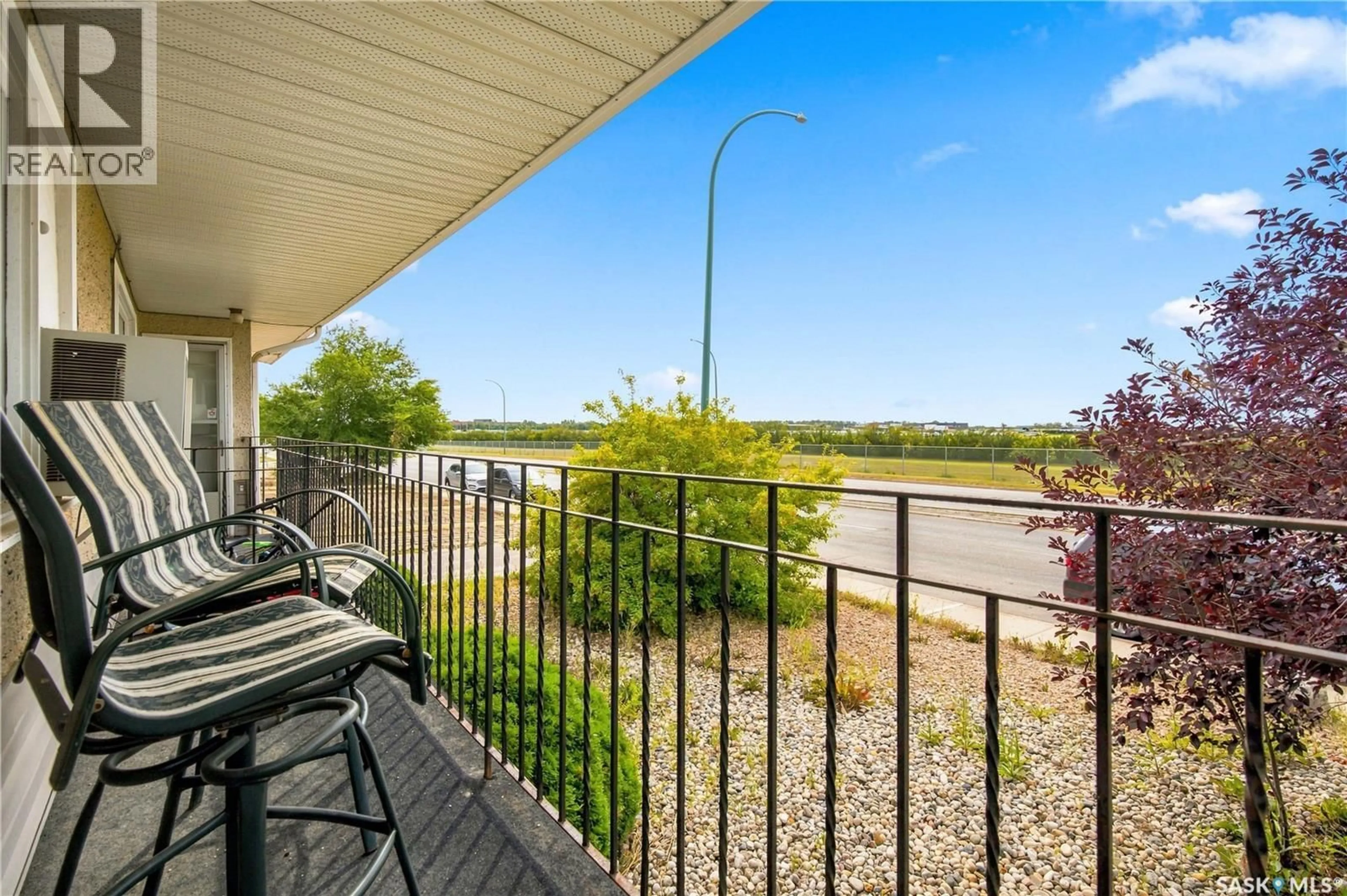 Patio, water/lake/river/ocean view for 7110-7112 DEWDNEY AVENUE, Regina Saskatchewan S4T1E6