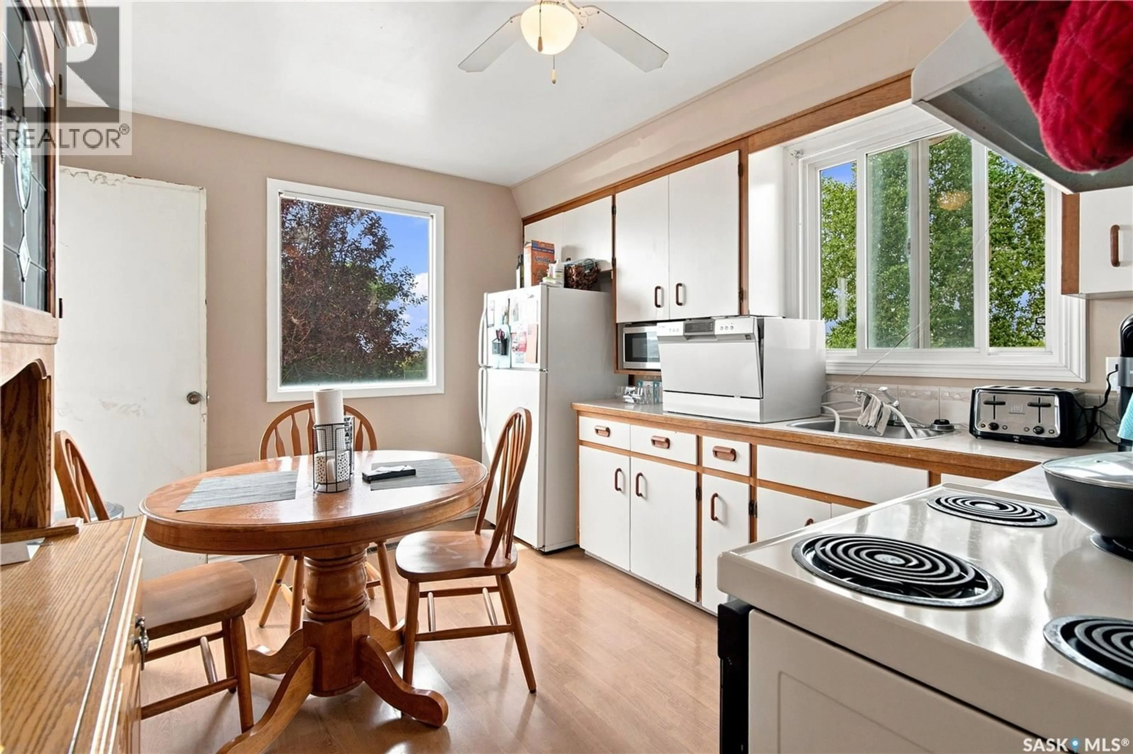 Standard kitchen, unknown for 7110-7112 DEWDNEY AVENUE, Regina Saskatchewan S4T1E6
