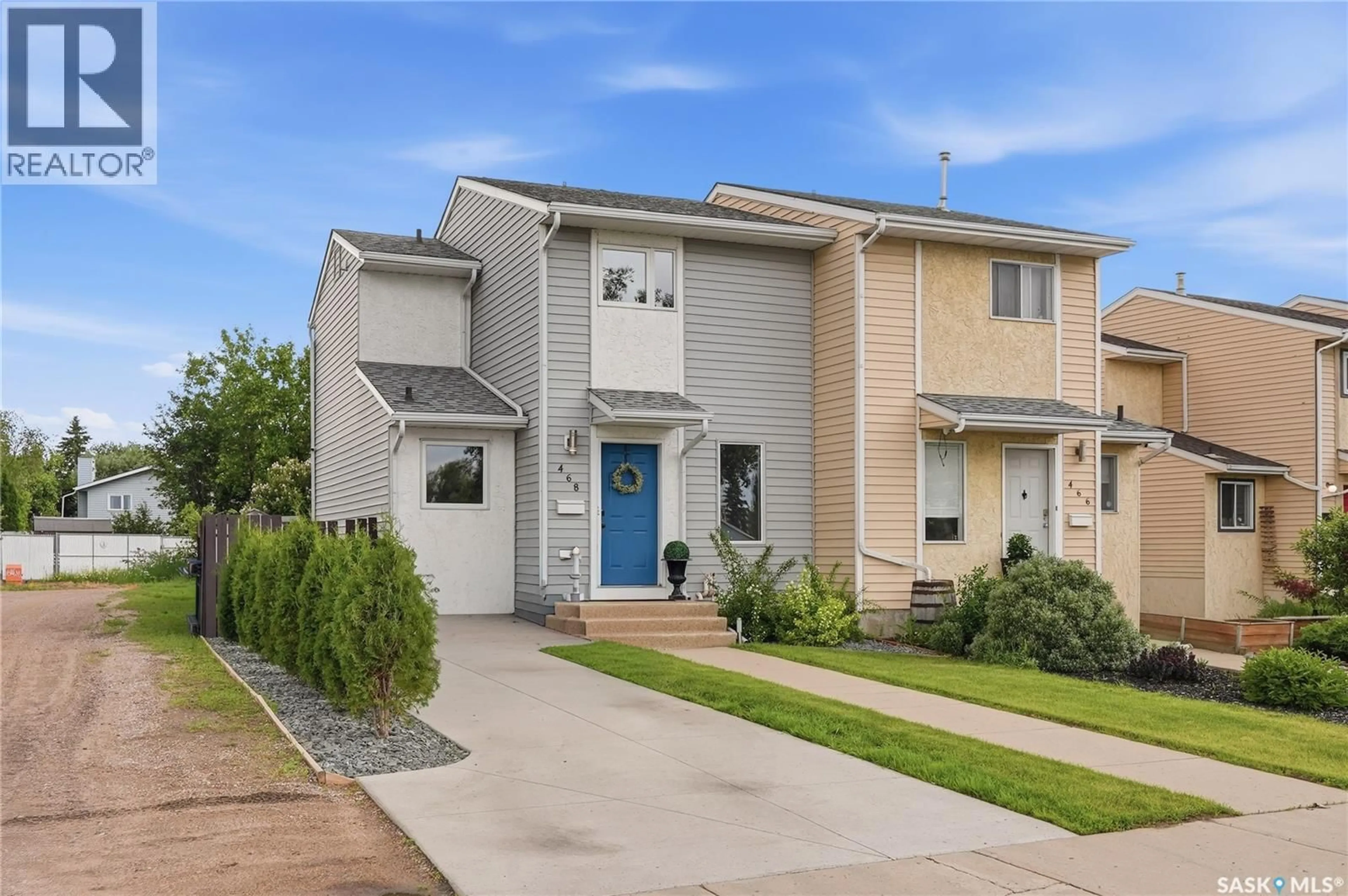Home with vinyl exterior material, street for 468 BERINI DRIVE, Saskatoon Saskatchewan S7N3N6