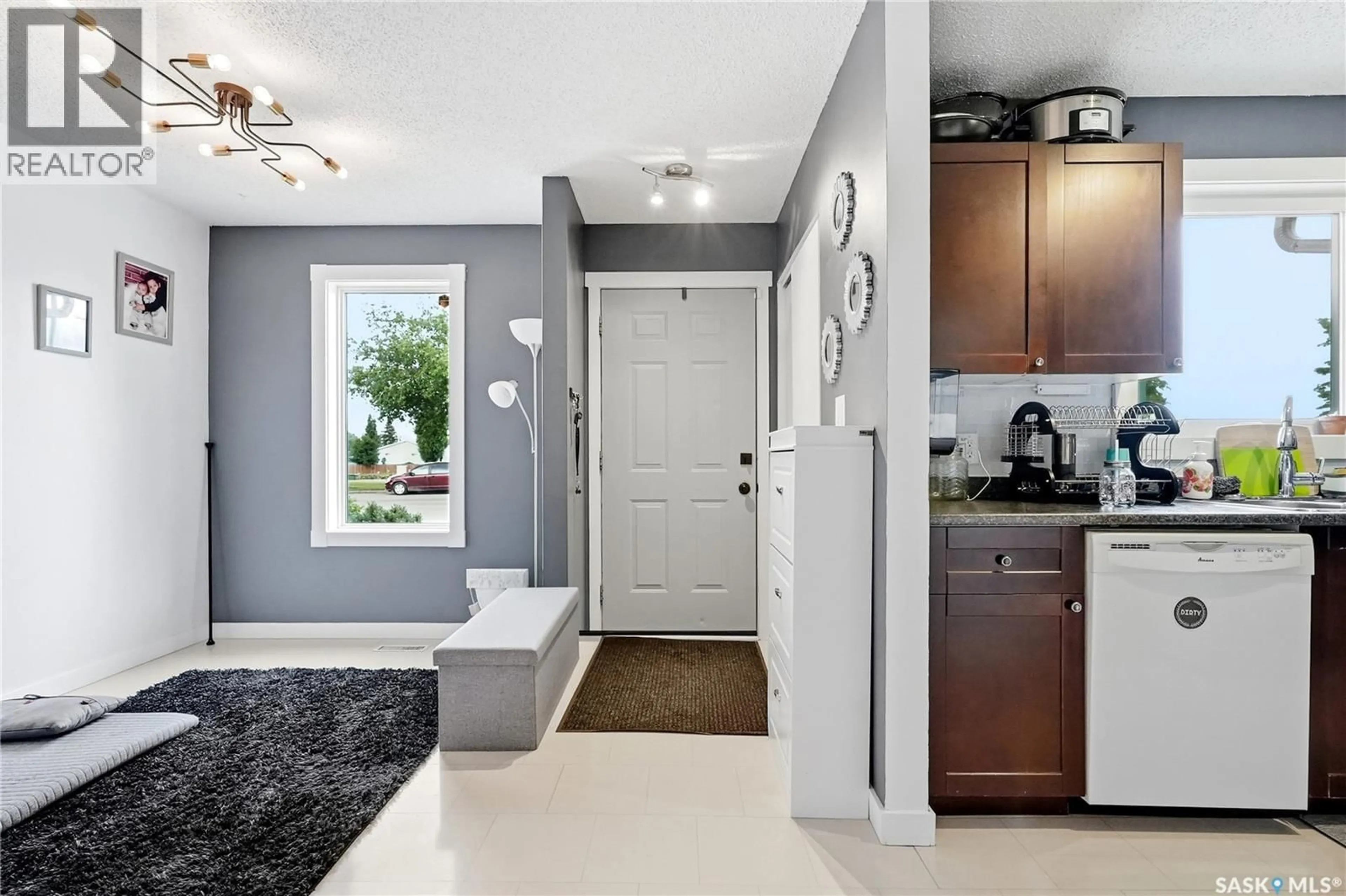 Indoor entryway for 468 BERINI DRIVE, Saskatoon Saskatchewan S7N3N6