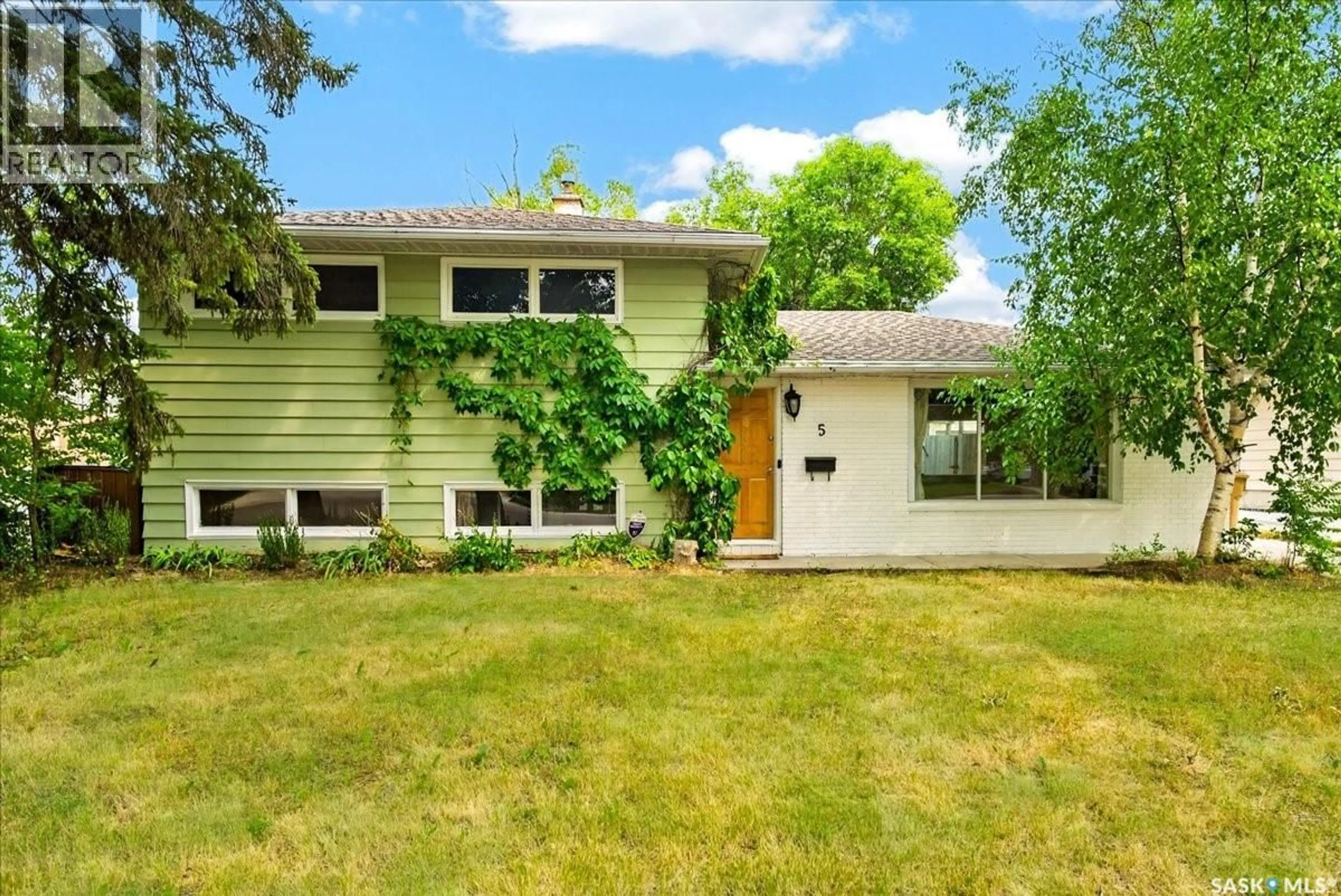 Home with vinyl exterior material, street for 5 BRYANT STREET, Regina Saskatchewan S4S4S5