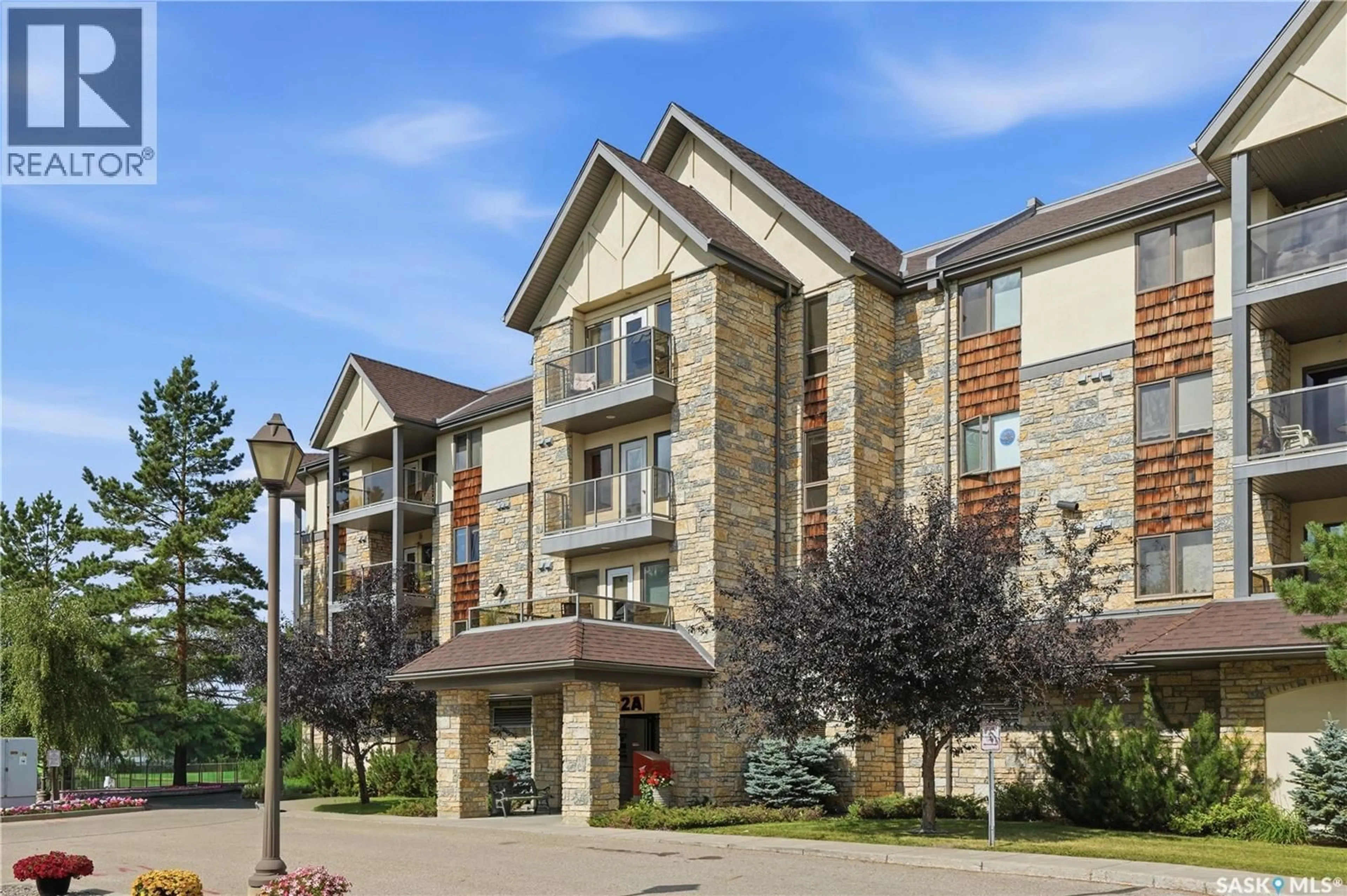 Patio, building for 311 - 1622A ACADIA DRIVE, Saskatoon Saskatchewan S7H5H7