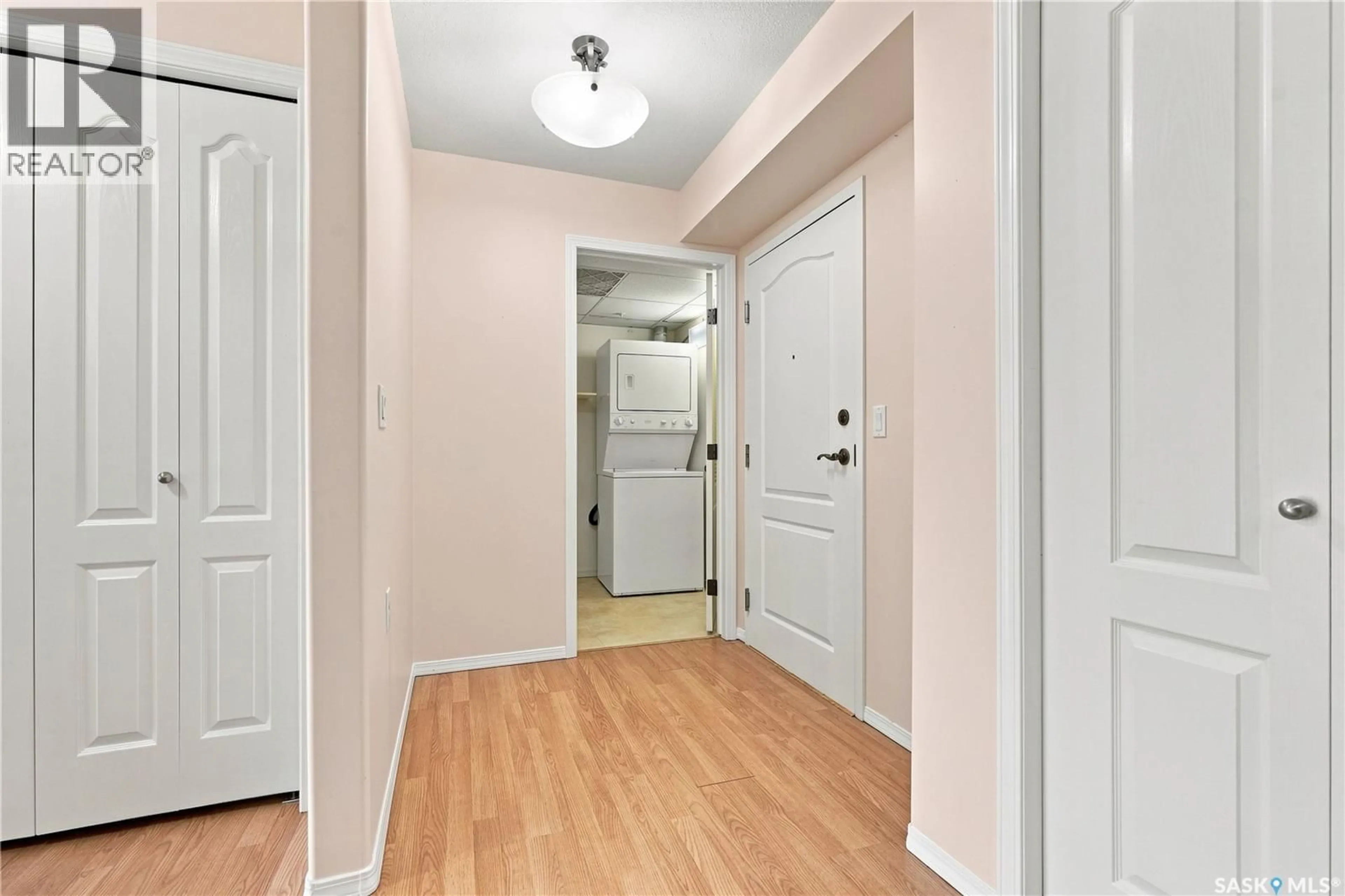 Indoor entryway for 311 - 1622A ACADIA DRIVE, Saskatoon Saskatchewan S7H5H7